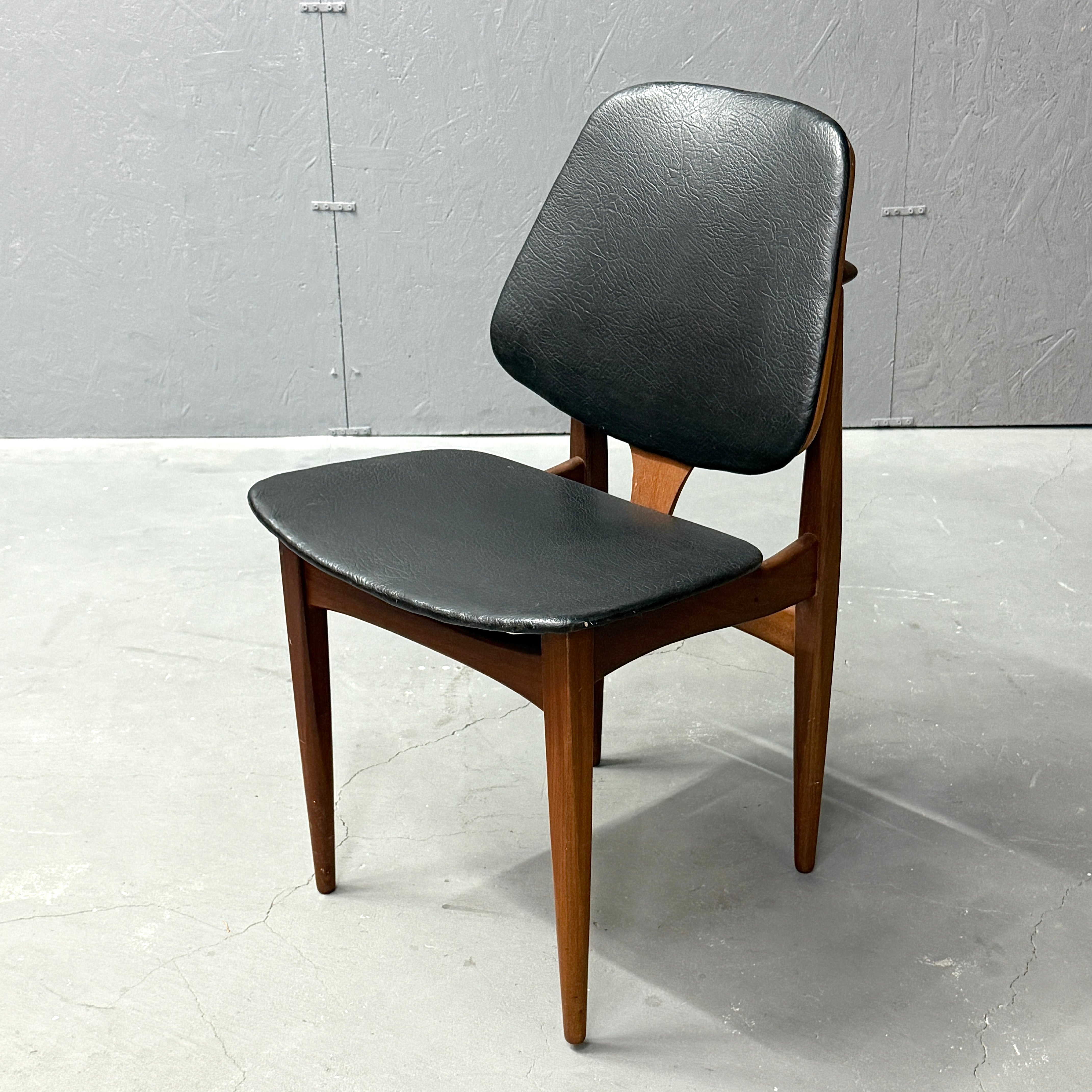 Elliots of Newbury(EON) ヴィンテージチェア (701) Elliots of Newbury(EON) / VINTAGE CHAIR ヴィンテージチェア (501