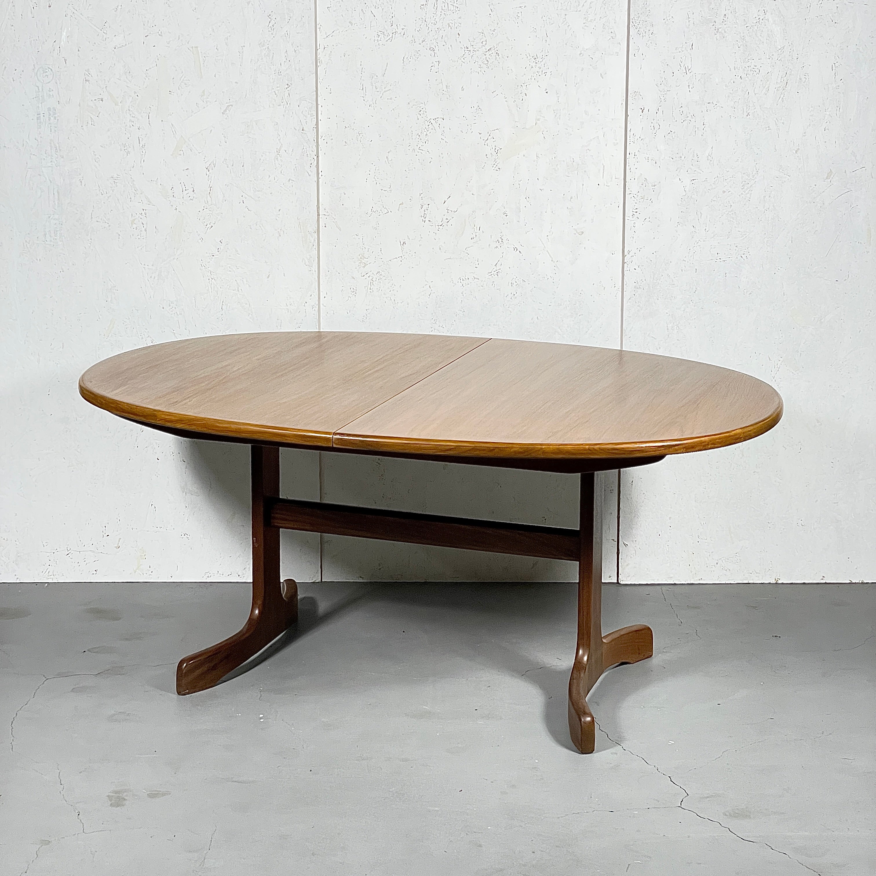 G-PLAN(ジープラン) / WHALE TAILE OVAL TABLE ホエールレッグ