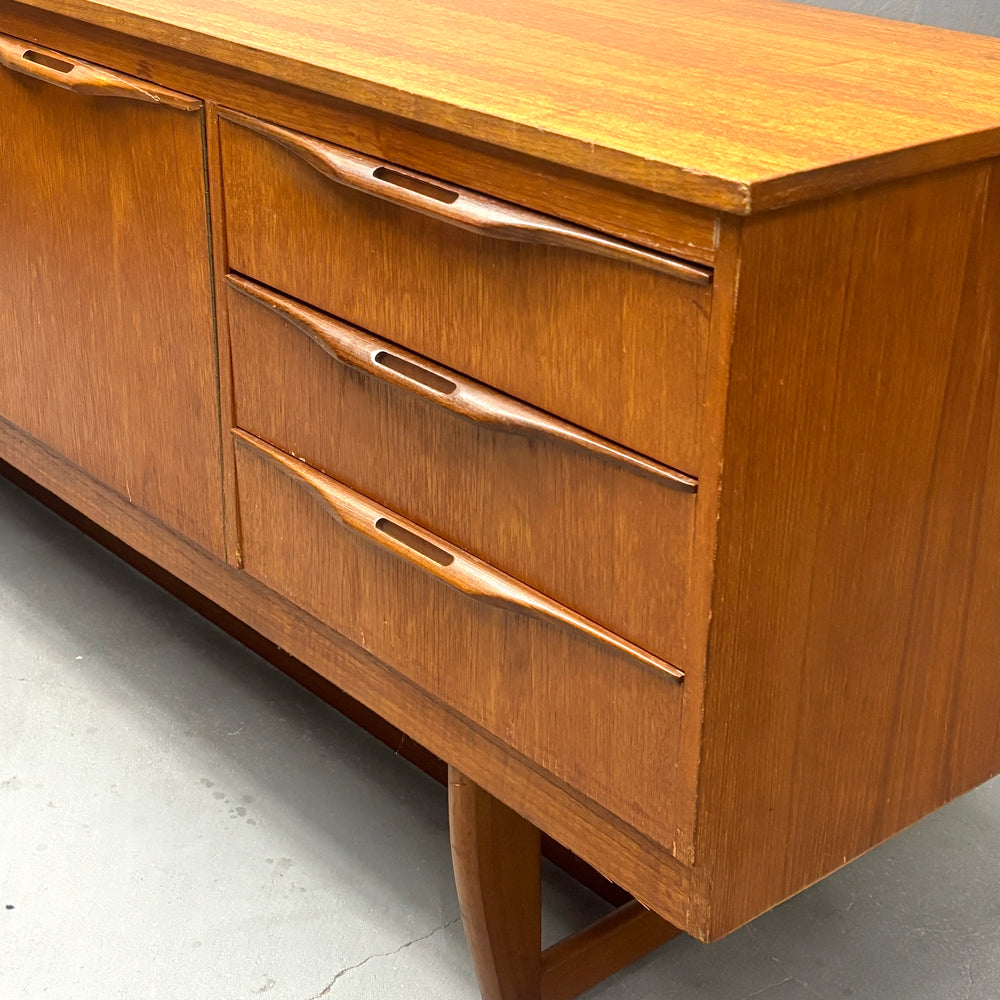 
                      
                        Stonehill(ストーンヒル) / Vintage Sideboard (401)
                      
                    