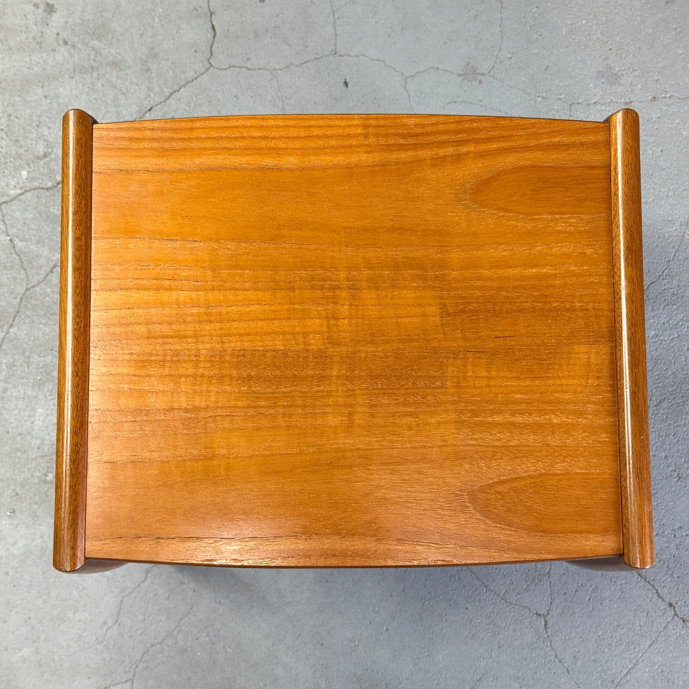 
                      
                        Teak Nest of Tables チーク ネストテーブル
                      
                    