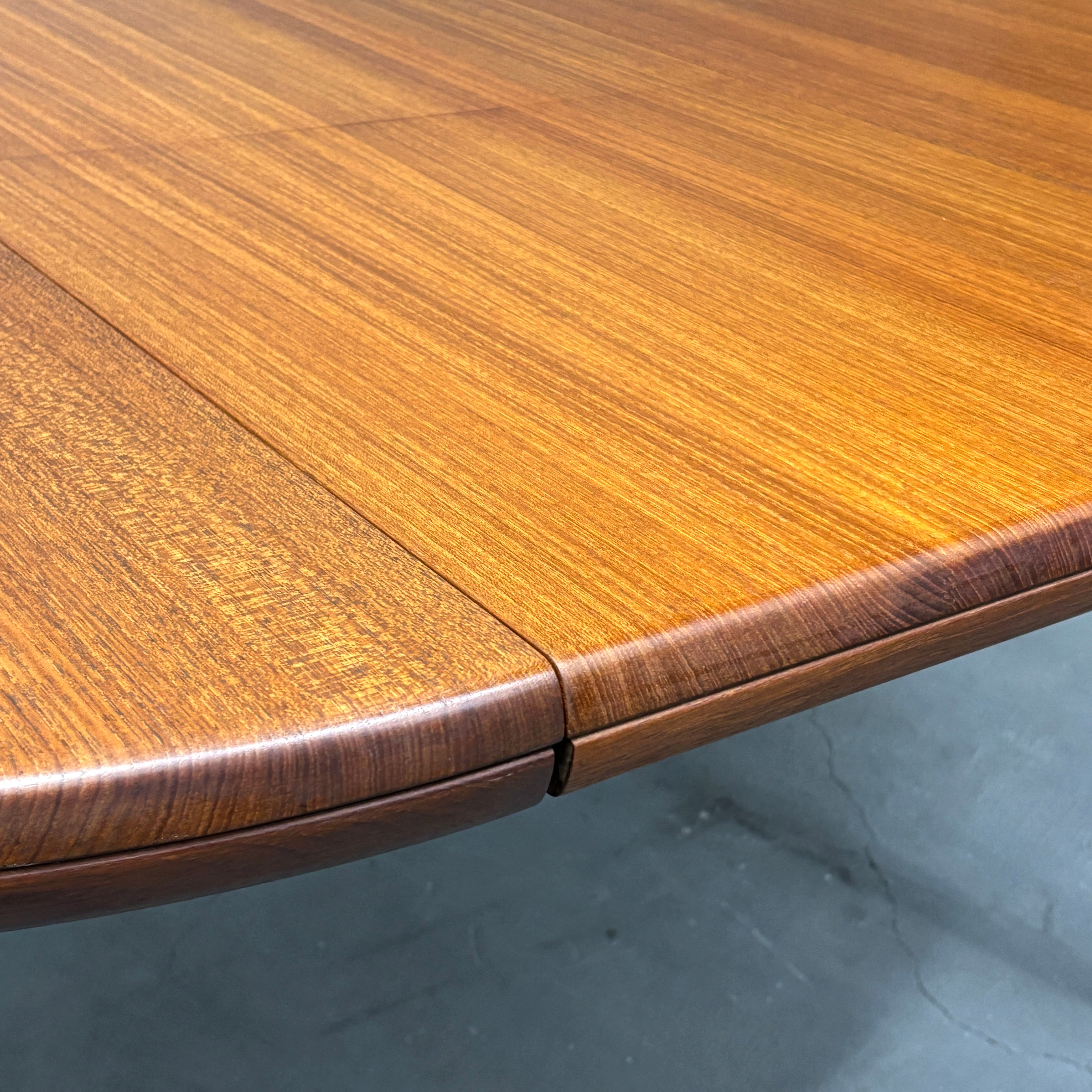 Danish Vintage / Extension Round Dining Table デンマーク