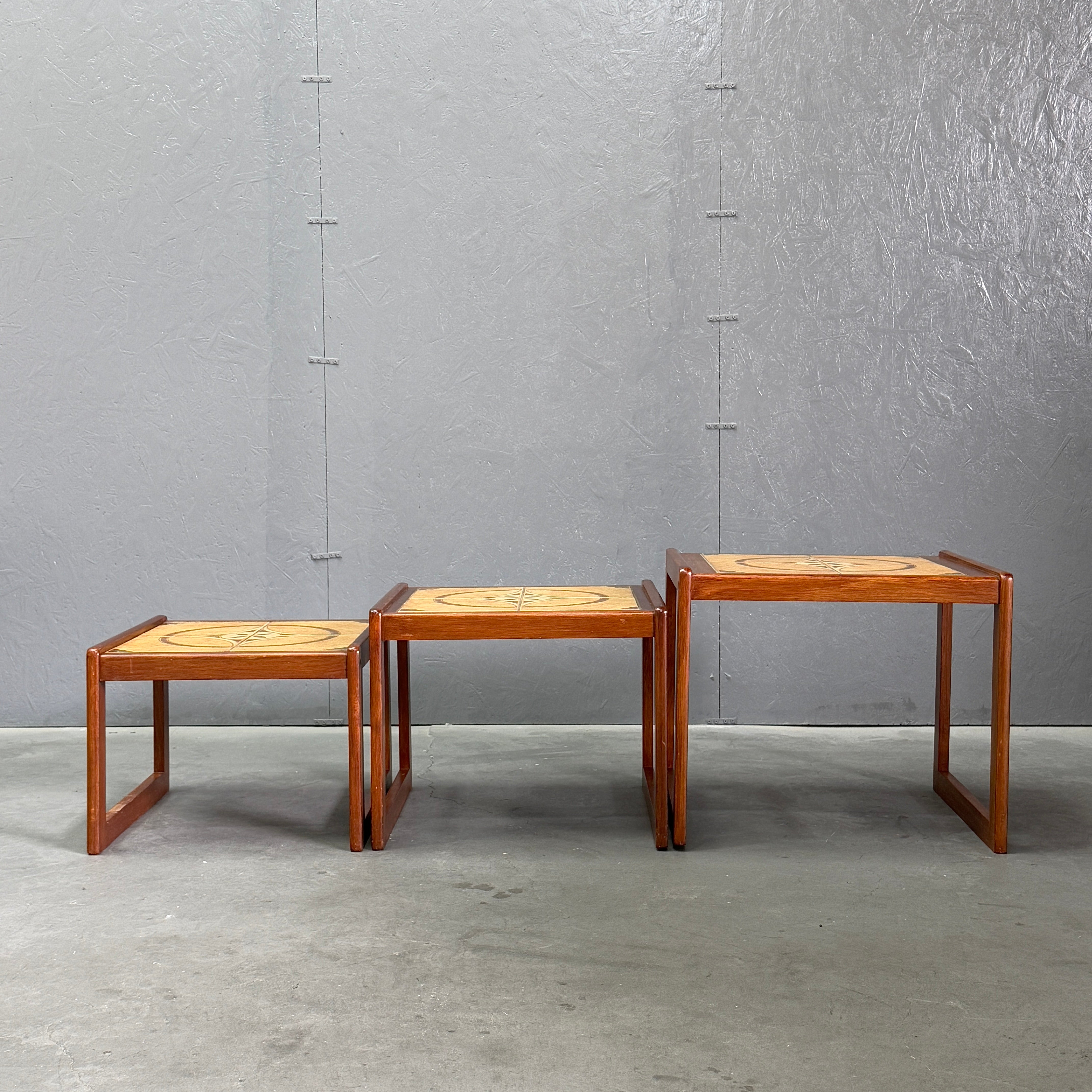 Vintage Teak Tile-Top Nest Table ヴィンテージ タイルトップ ネスト