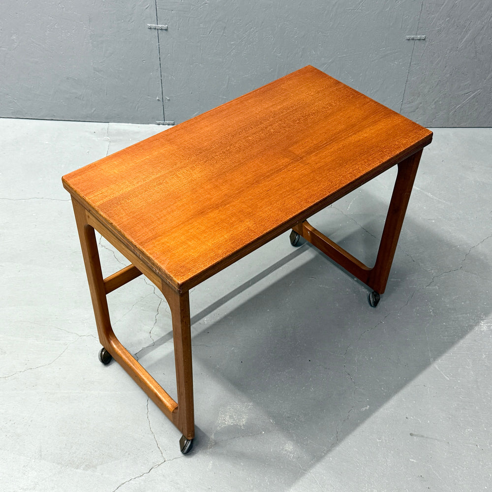 
                      
                        A.H.McINTOSH(マッキントッシュ) / Nest table ネストテーブル (402)
                      
                    
