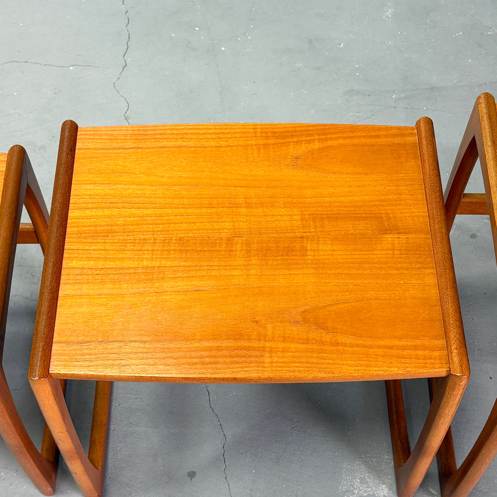 
                      
                        Teak Nest of Tables チーク ネストテーブル
                      
                    