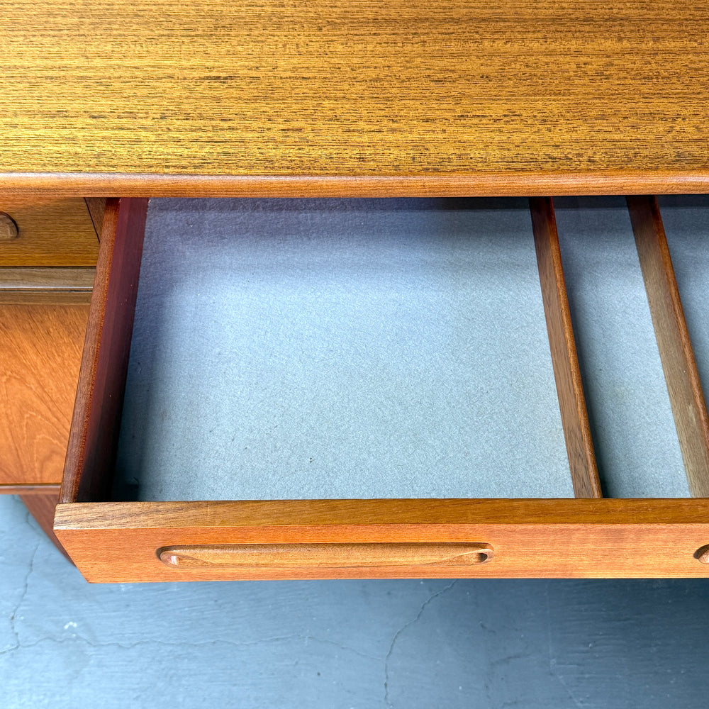 
                      
                        G-PLAN(ジープラン) / Fresco Sideboard フレスコ サイドボード (503)
                      
                    