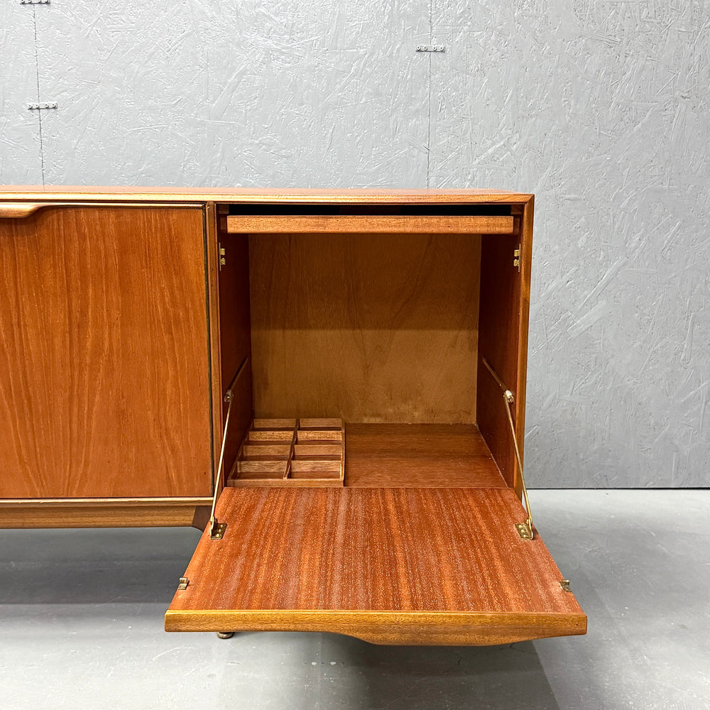 
                      
                        A.H.McINTOSH(マッキントッシュ) /  DUNVEGAN Sideboard (402)
                      
                    