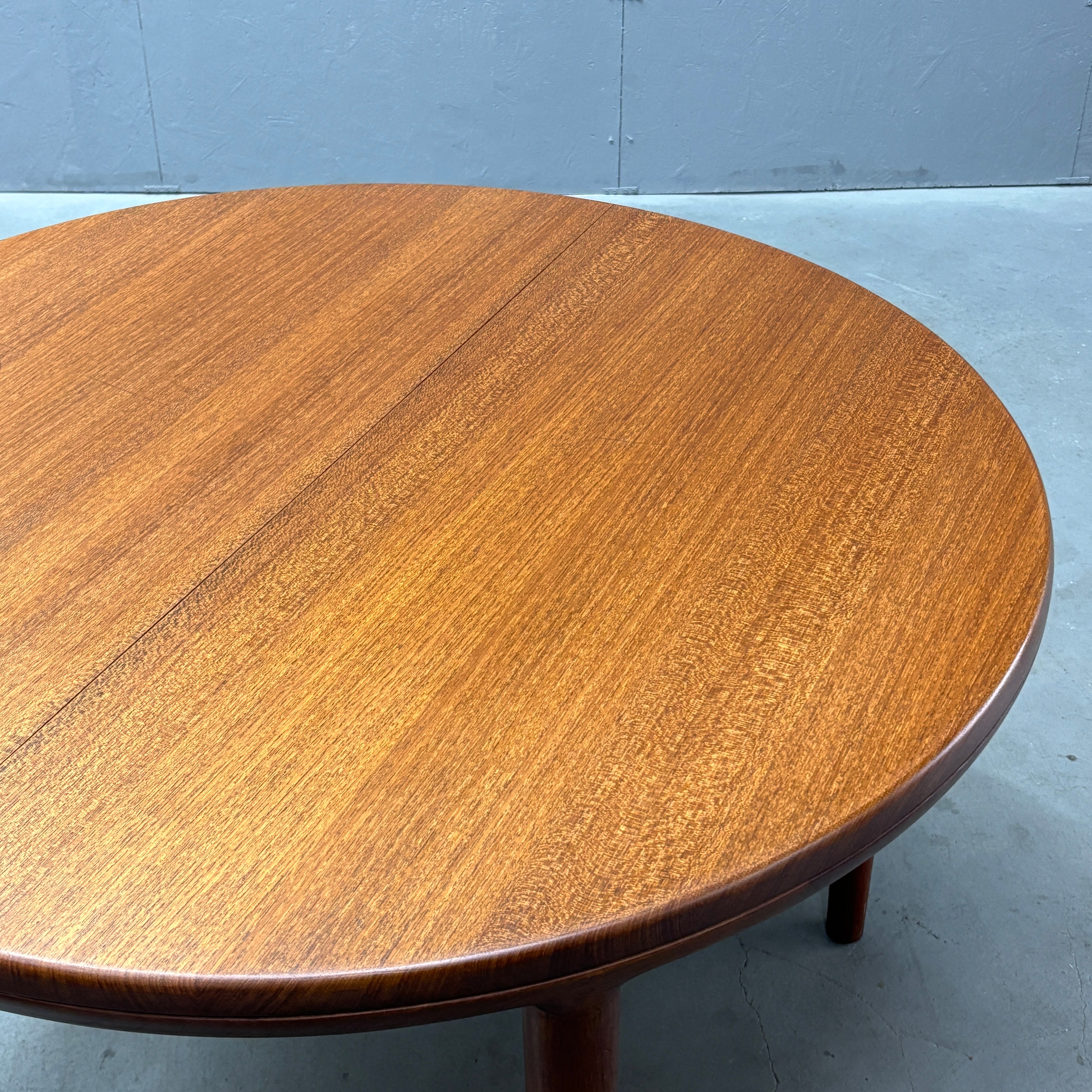 Danish Vintage / Extension Round Dining Table デンマーク