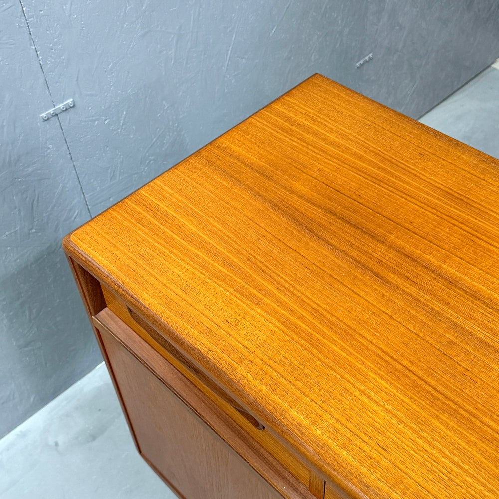 
                      
                        G-PLAN(ジープラン) / Fresco Sideboard フレスコ サイドボード (501)
                      
                    