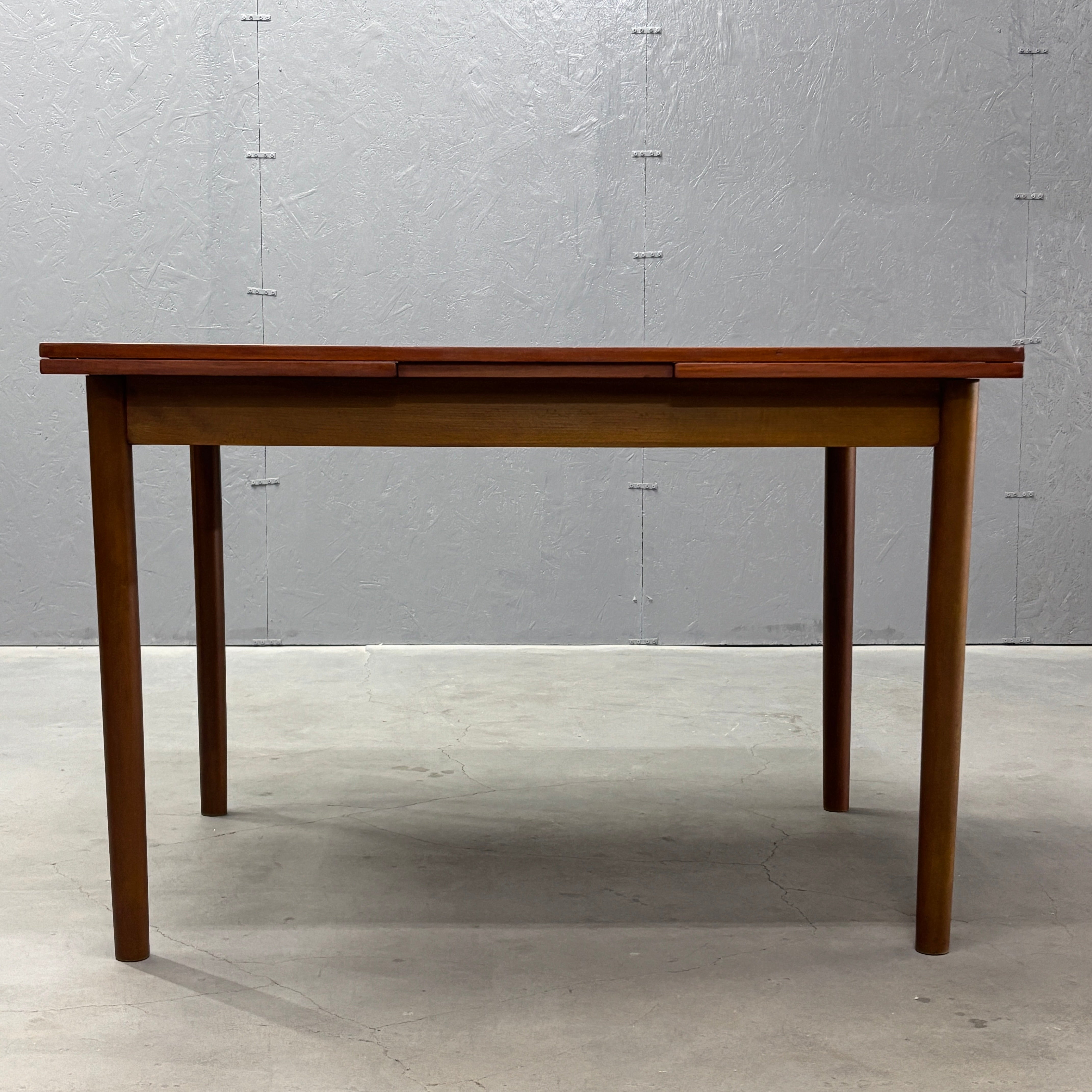 Danish Vintage / Draw-Leaf Dining Table デンマークヴィンテージ
