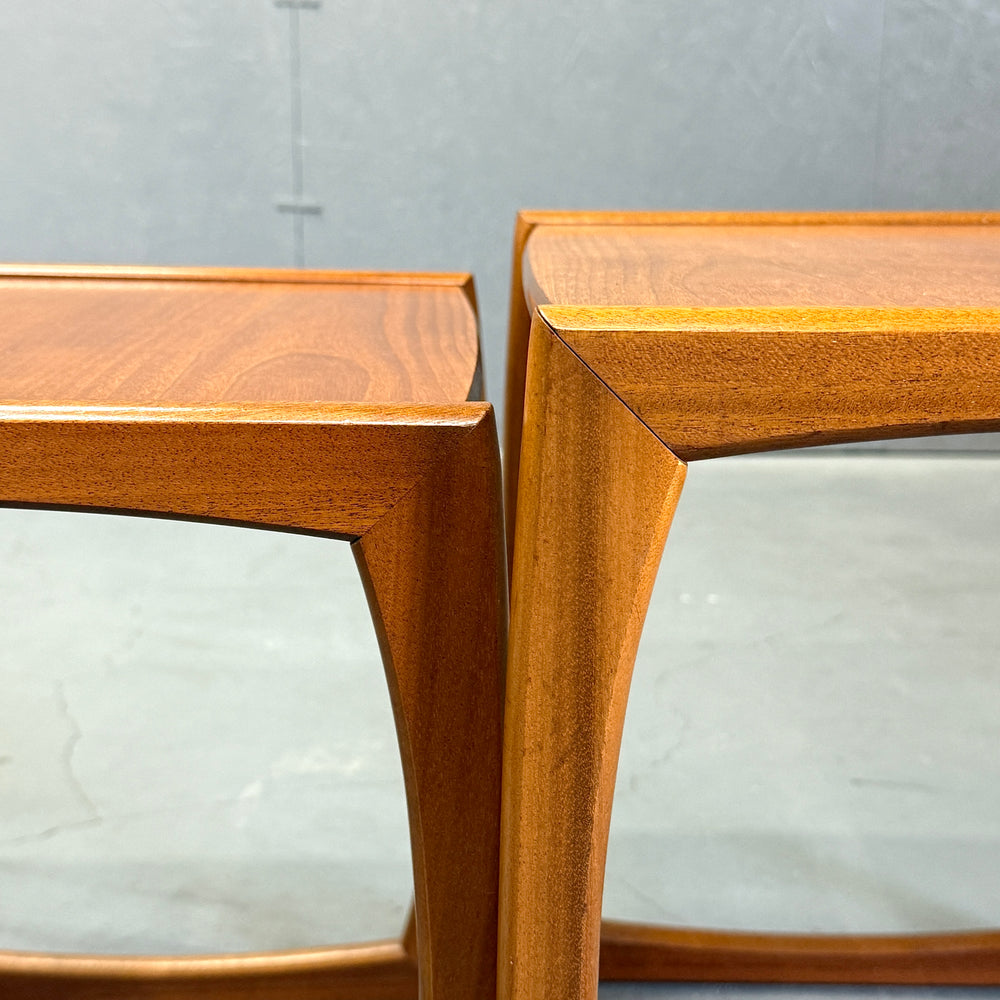 
                      
                        Teak Nest of Tables チーク ネストテーブル
                      
                    