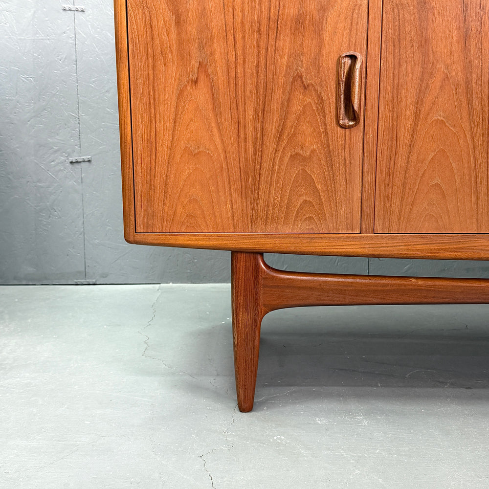 
                      
                        G-PLAN(ジープラン) / Fresco Sideboard フレスコ サイドボード (504)
                      
                    