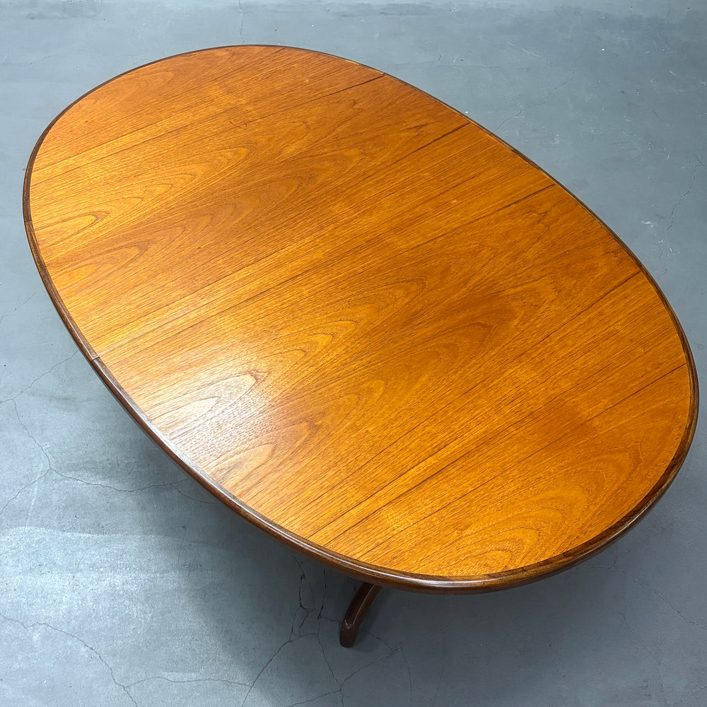 
                      
                        G-PLAN(ジープラン) / WHALE TAILE OVAL TABLE ホエールレッグ オーバルダイニングテーブル (301)
                      
                    