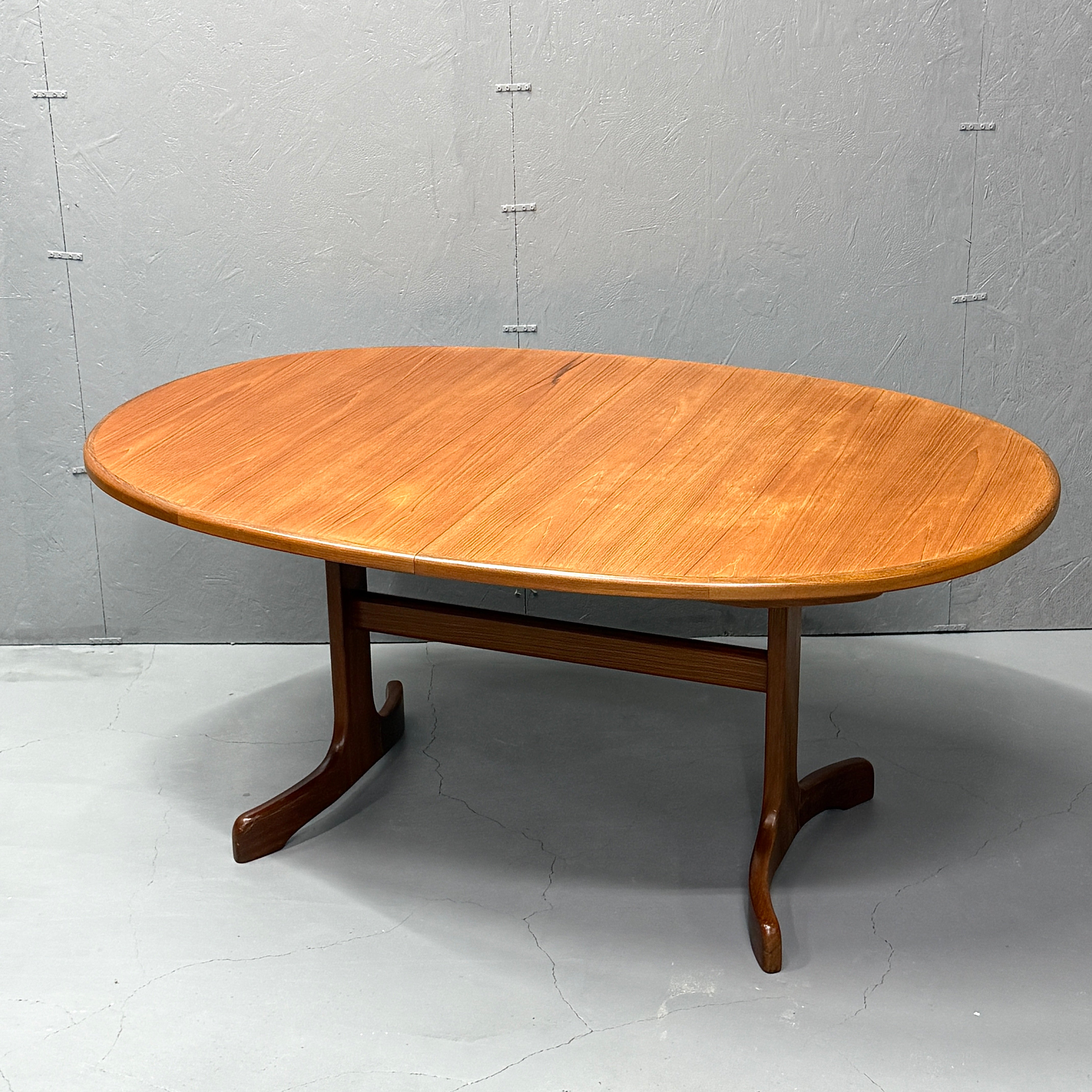 G-PLAN(ジープラン) /ホエール オーバルダイニングテーブル (401) G-PLAN(ジープラン) /ホエール オーバルダイニングテーブル (401