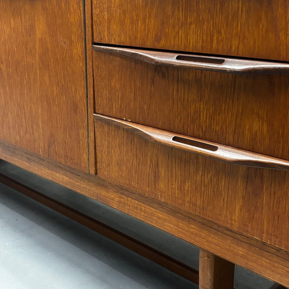 
                      
                        Stonehill(ストーンヒル) / Vintage Sideboard (401)
                      
                    