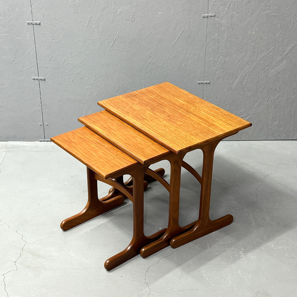 
                      
                        G-PLAN(ジープラン) / Fresco T-leg Nest table フレスコ T字脚ネストテーブル (401)
                      
                    