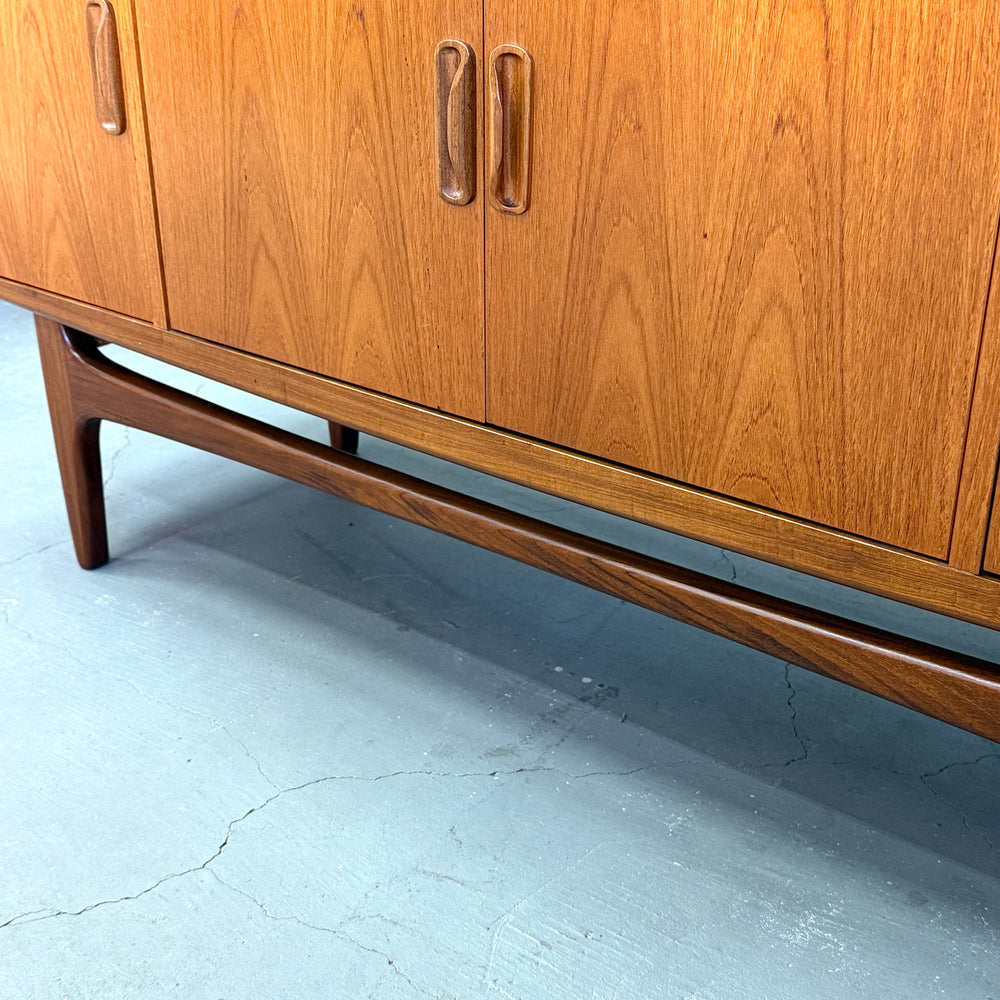 
                      
                        G-PLAN(ジープラン) / Fresco Sideboard フレスコ サイドボード (503)
                      
                    