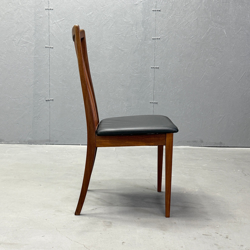 
                      
                        G-PLAN(ジープラン) / DINING CHAIR スラットバックチェア (404)
                      
                    