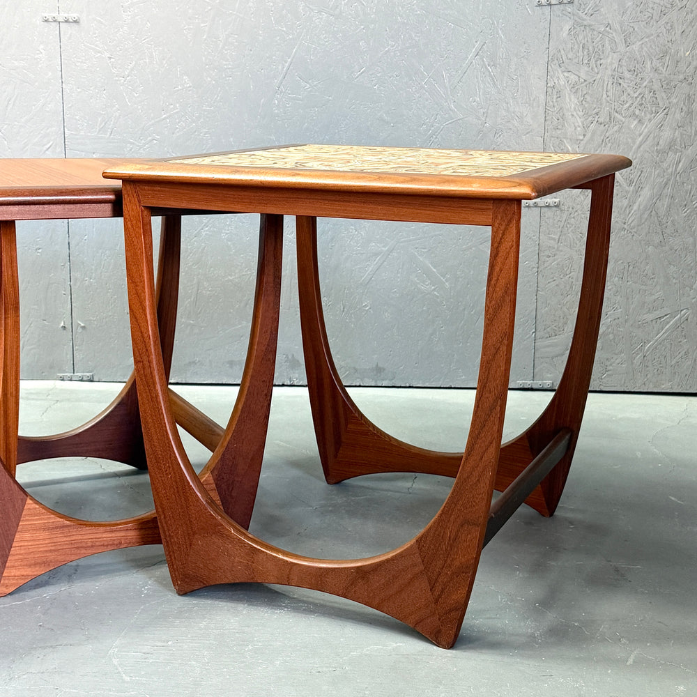 
                      
                        G-PLAN(ジープラン) / Astro  Tile top Nest table アストロ タイルトップ ネストテーブル (501)
                      
                    