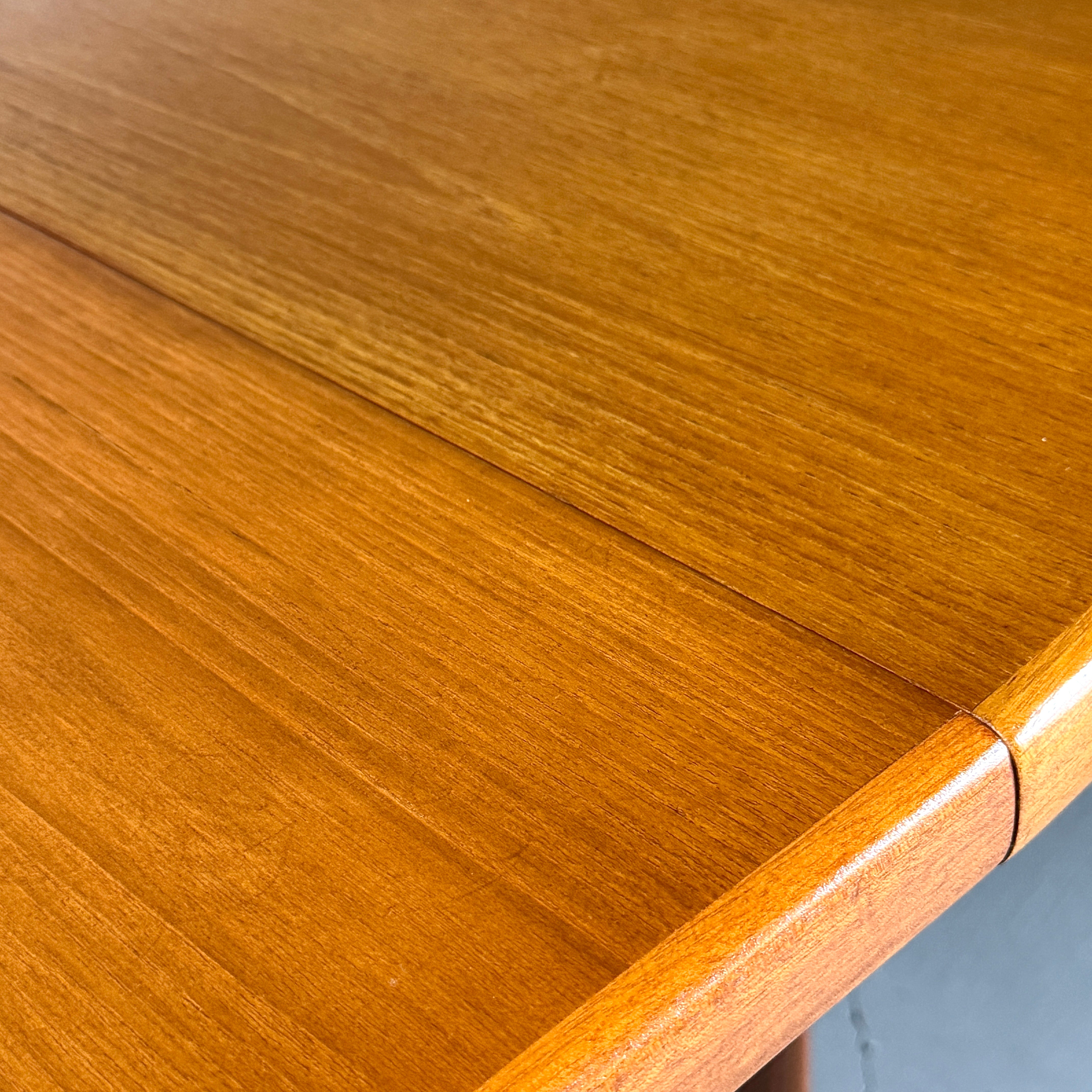 DANISH VINTAGE ROUND TABLE ダニッシュヴィンテージ ラウンドテーブル