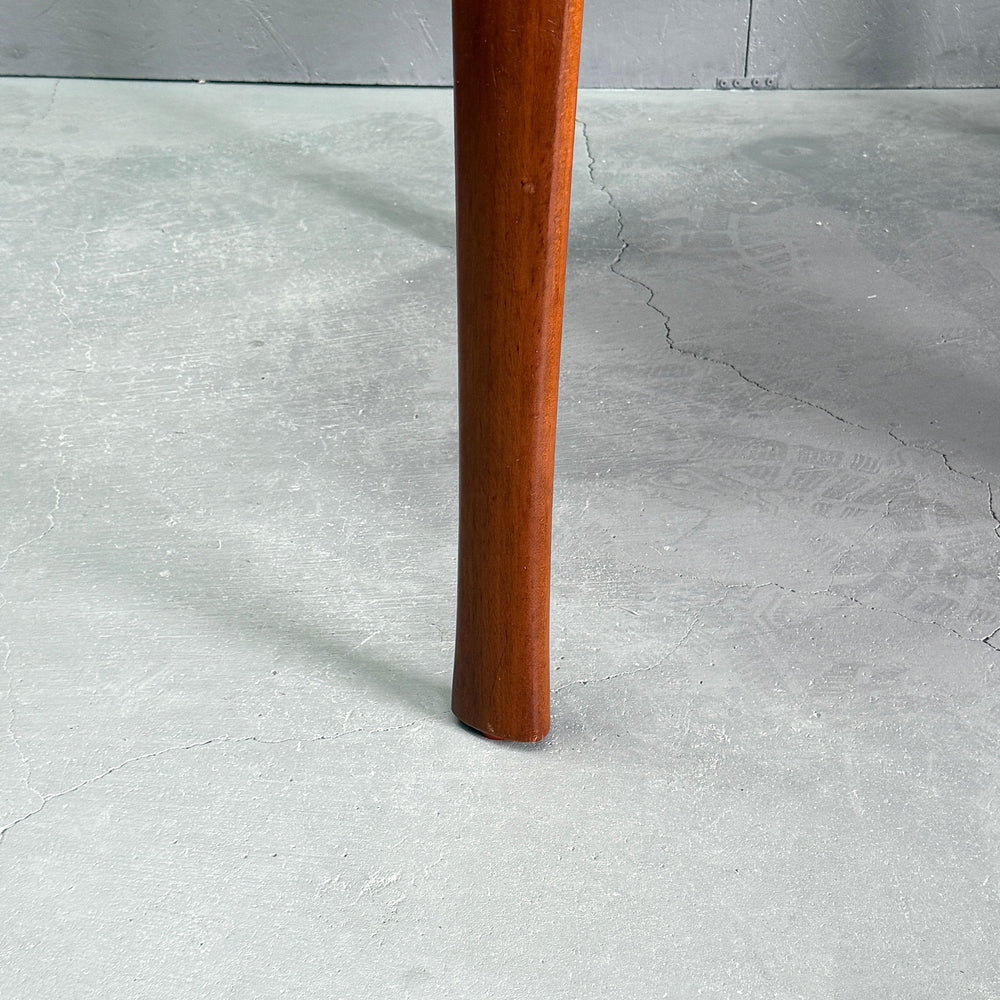 
                      
                        VINTAGE TEAK OVAL TABLE チークオーバルテーブル (401)
                      
                    