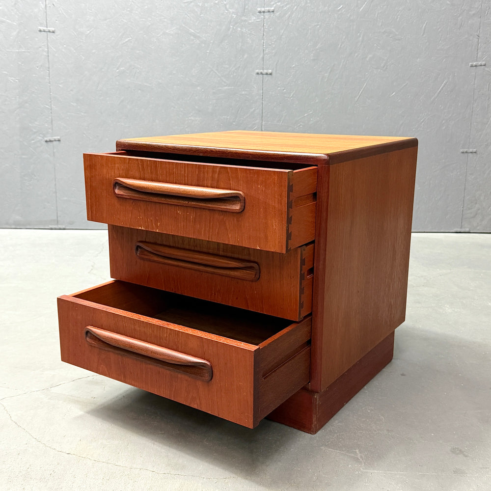 
                      
                        G-PLAN(ジープラン) / Fresco 3-Drawer Chest フレスコ 3段チェスト (501)
                      
                    