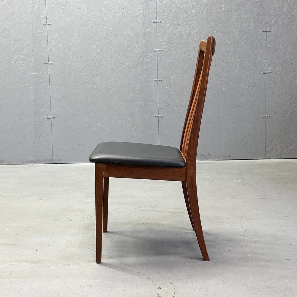 
                      
                        G-PLAN(ジープラン) / DINING CHAIR スラットバックチェア (402)
                      
                    