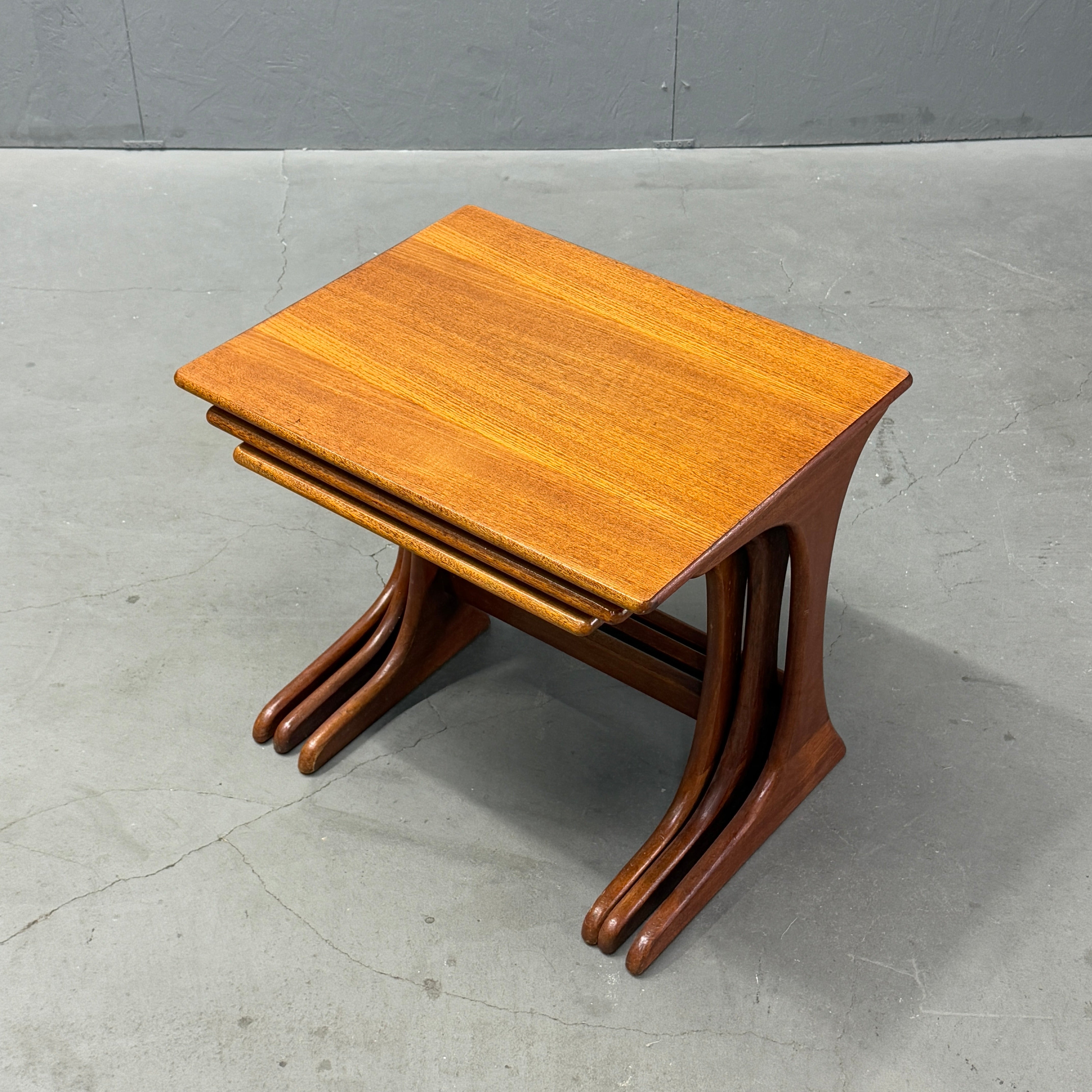 Jentique(ジェンティーク) / ヴィンテージ ネストテーブル Jentique(ジェンティーク) / VINTAGE NEST TABLE ネストテーブル