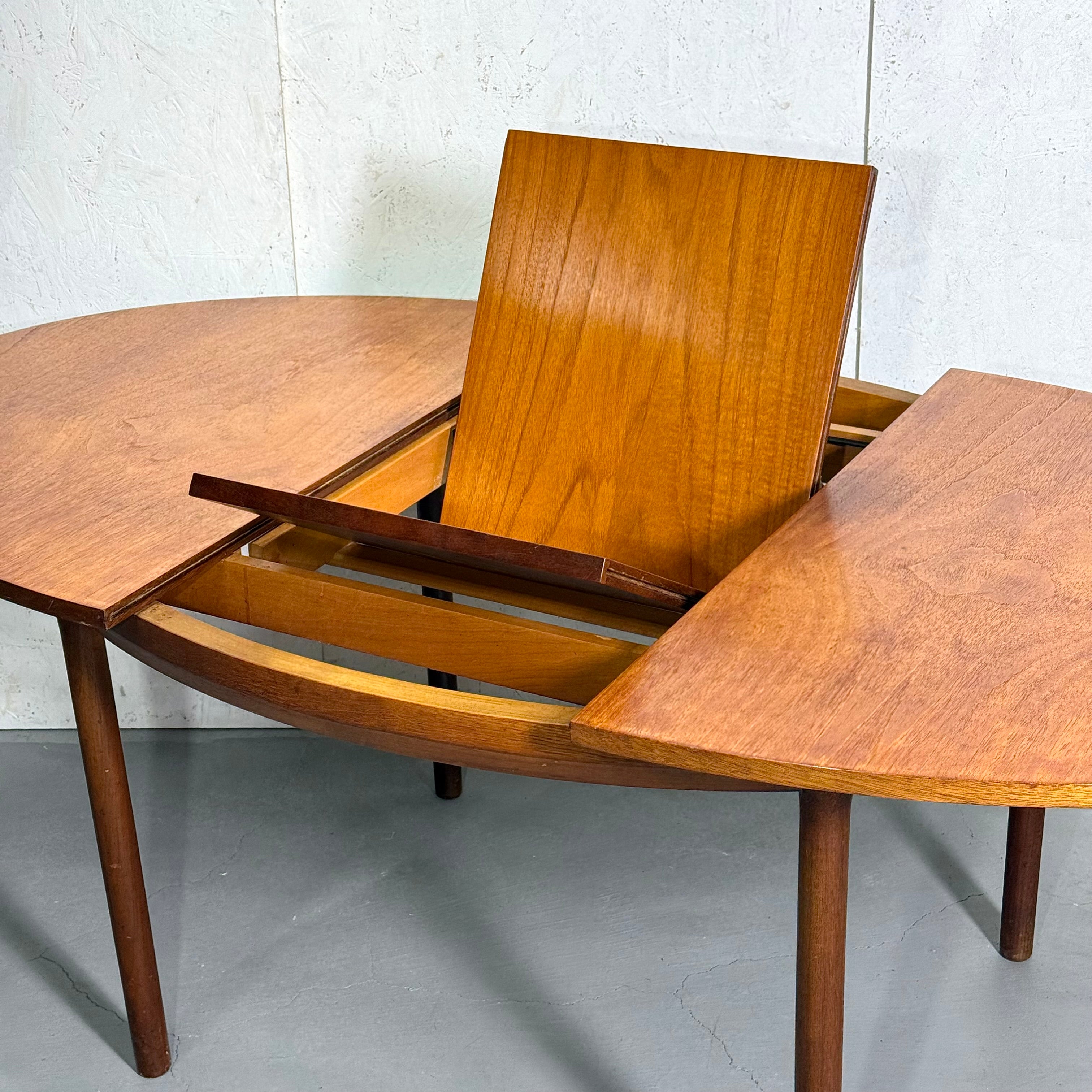 WHITE & NEWTON ヴィンテージ オーバルダイニングテーブル(301) 4E52FE34-D715-4146-A617-