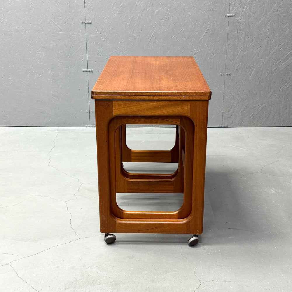 
                      
                        A.H.McINTOSH(マッキントッシュ) / Nest table ネストテーブル (402)
                      
                    