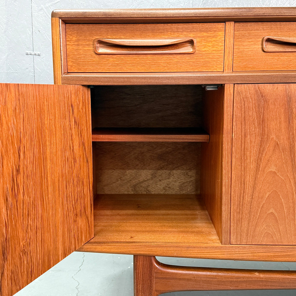 
                      
                        G-PLAN(ジープラン) / Fresco Sideboard フレスコ サイドボード (504)
                      
                    