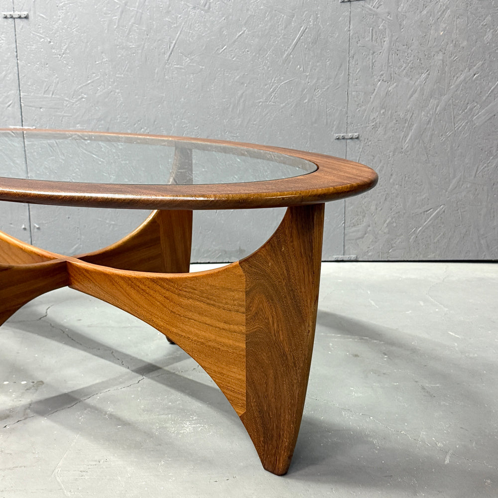 
                      
                        G-PLAN(ジープラン) / Astro oval coffee table アストロ オーバルコーヒーテーブル (501)
                      
                    