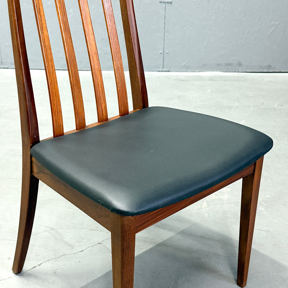 
                      
                        G-PLAN(ジープラン) / DINING CHAIR スラットバックチェア (402)
                      
                    