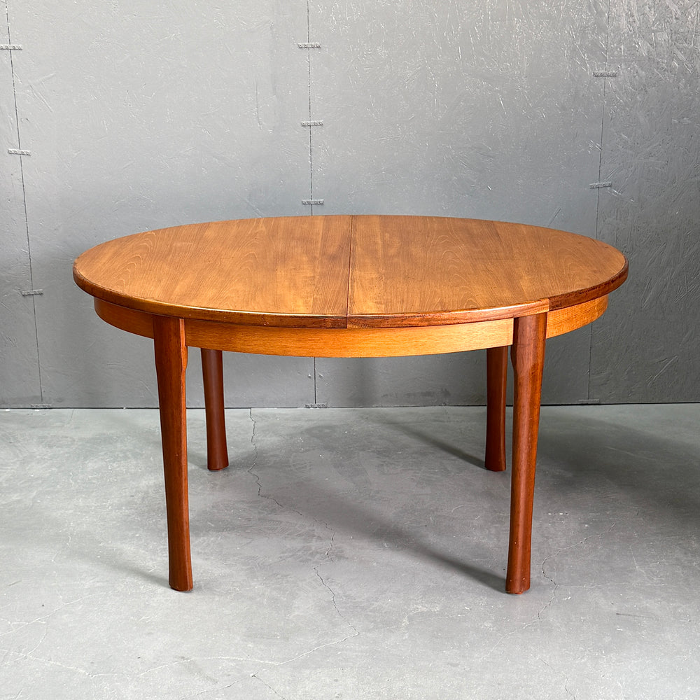 
                      
                        VINTAGE TEAK OVAL TABLE チークオーバルテーブル (401)
                      
                    