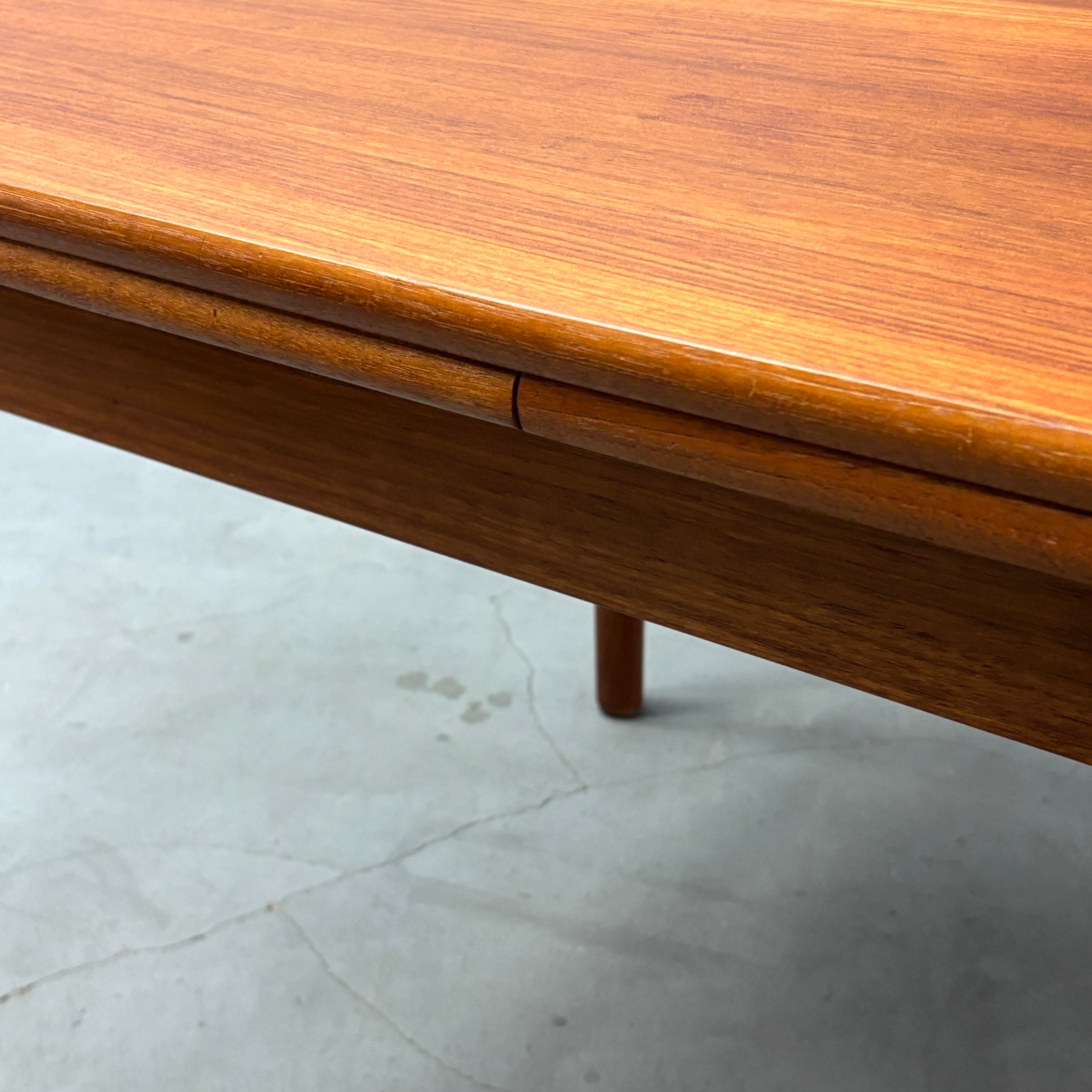 Danish Vintage / Draw-Leaf Dining Table デンマークヴィンテージ