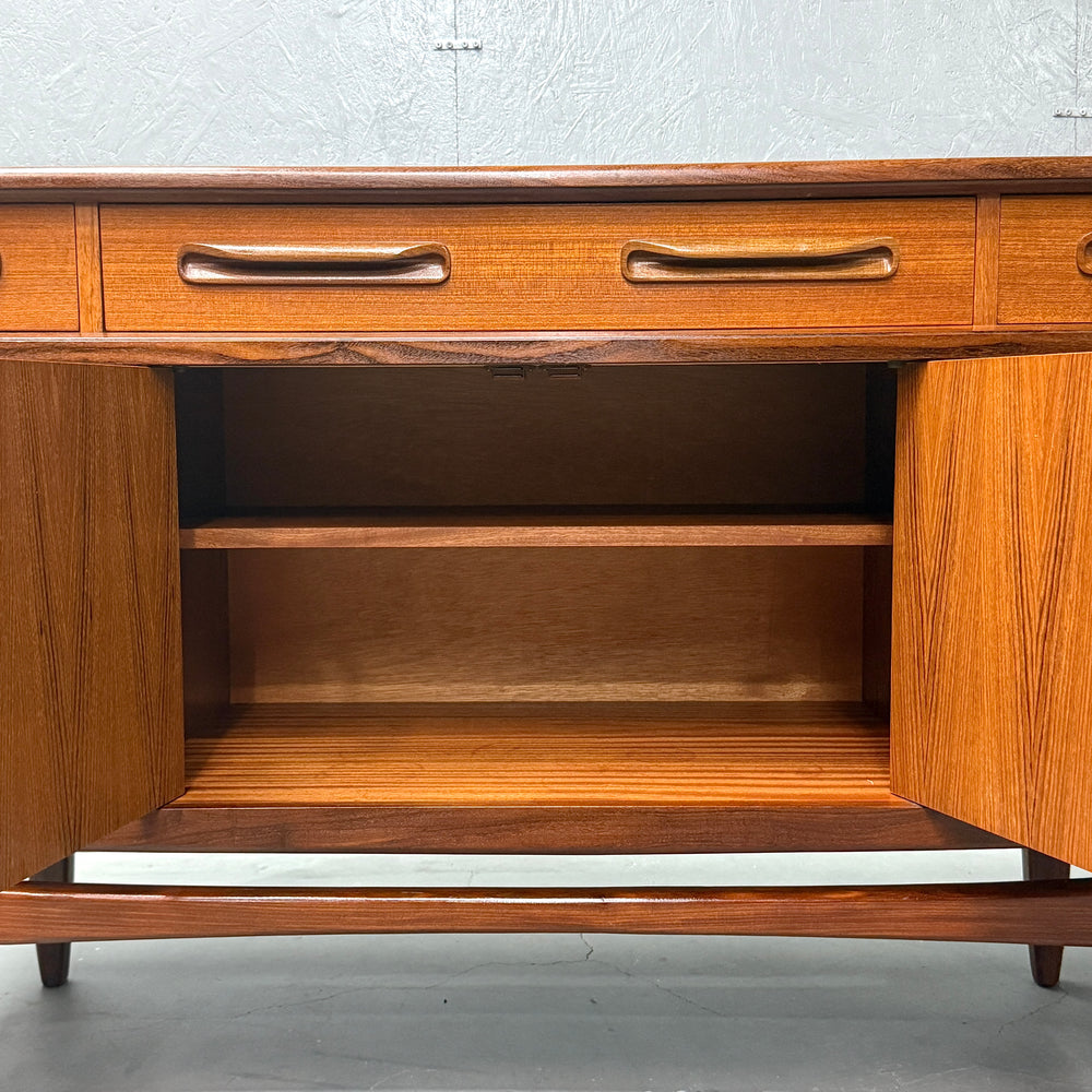 
                      
                        G-PLAN(ジープラン) / Fresco Sideboard フレスコ サイドボード (502)
                      
                    