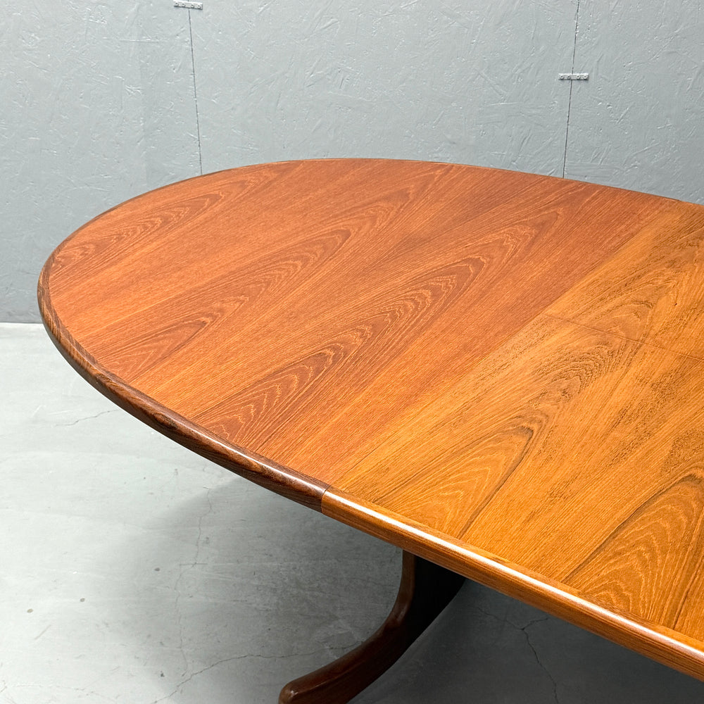 
                      
                        G-PLAN(ジープラン) / WHALE TAILE OVAL TABLE ホエールレッグ オーバルダイニングテーブル (401)
                      
                    