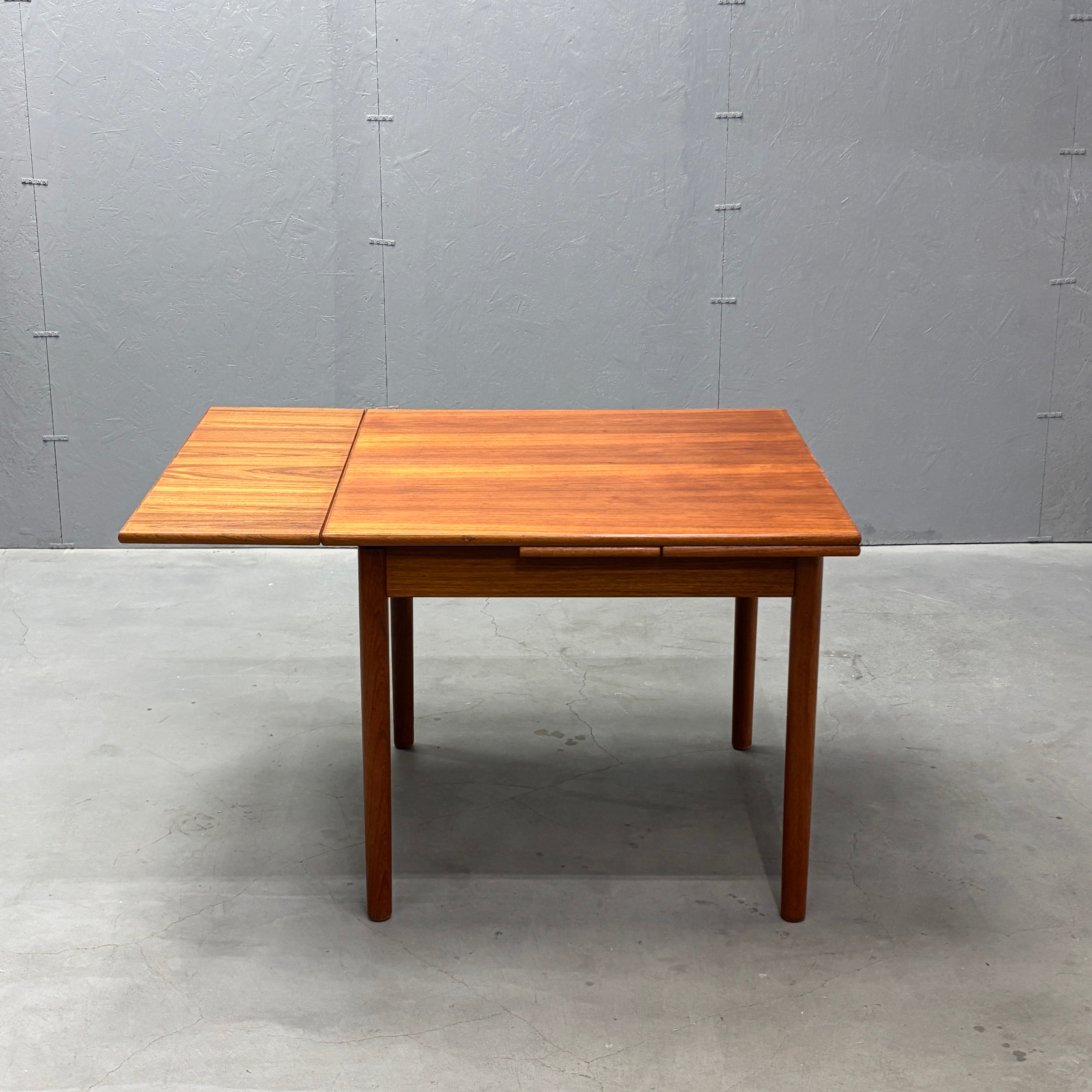 Danish Vintage / Draw-Leaf Dining Table デンマークヴィンテージ
