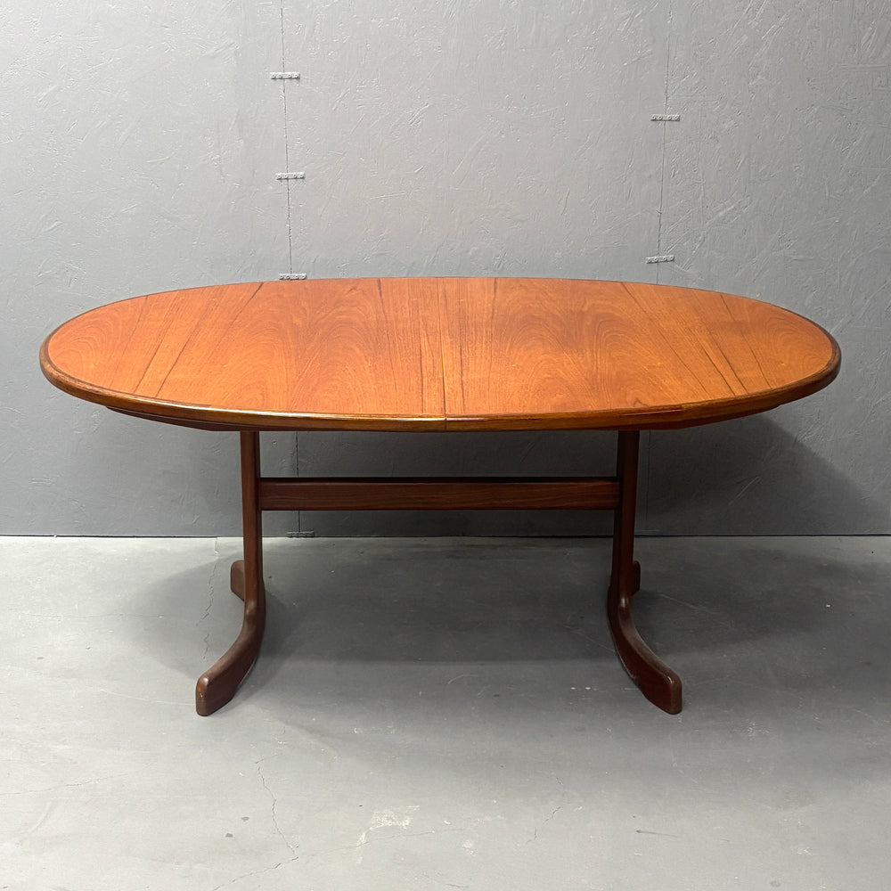 
                      
                        G-PLAN(ジープラン) / WHALE TAILE OVAL TABLE ホエールレッグ オーバルダイニングテーブル (301)
                      
                    
