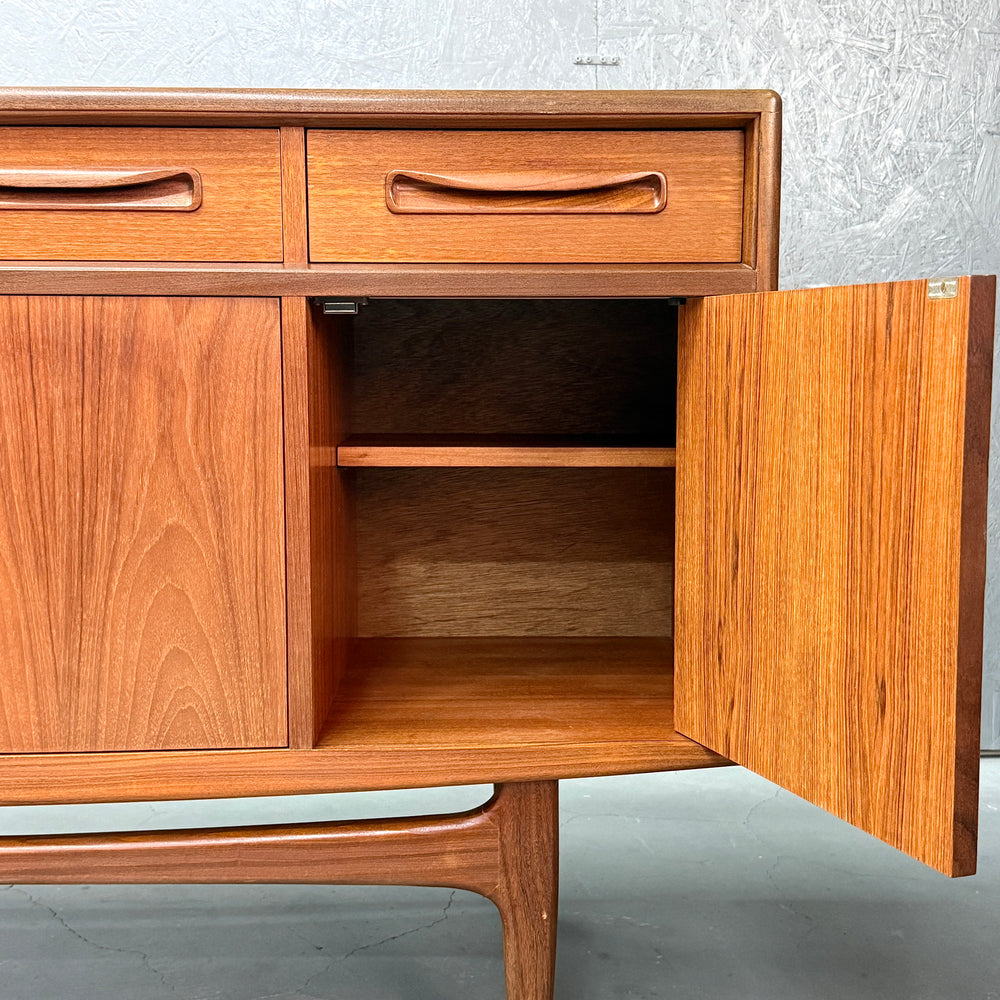 
                      
                        G-PLAN(ジープラン) / Fresco Sideboard フレスコ サイドボード (504)
                      
                    