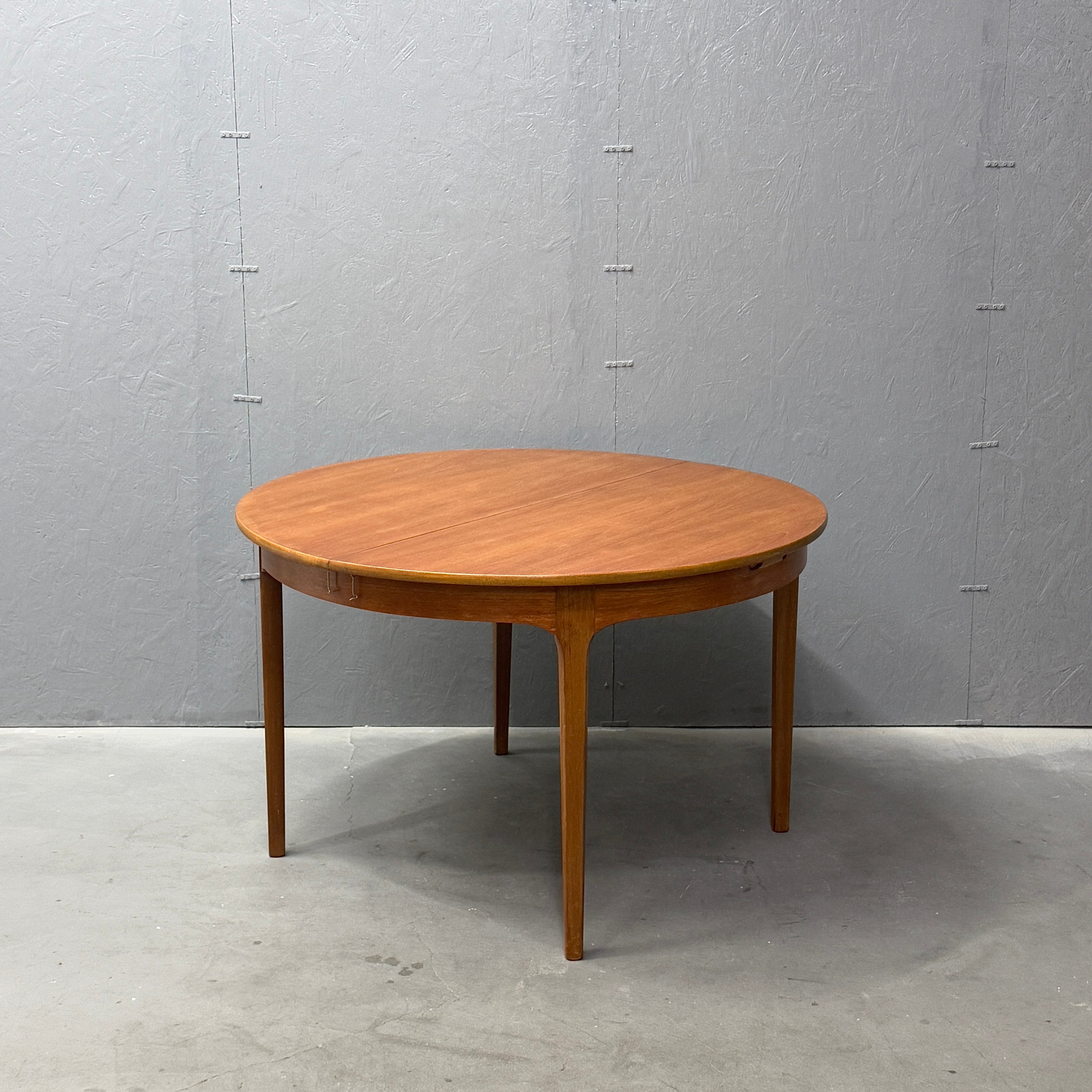 英国 ヴィンテージ チーク ラウンド エクステンション テーブル (603) VINTAGE TEAK ROUND TABLE チークラウンドテーブル (603) – NONOR