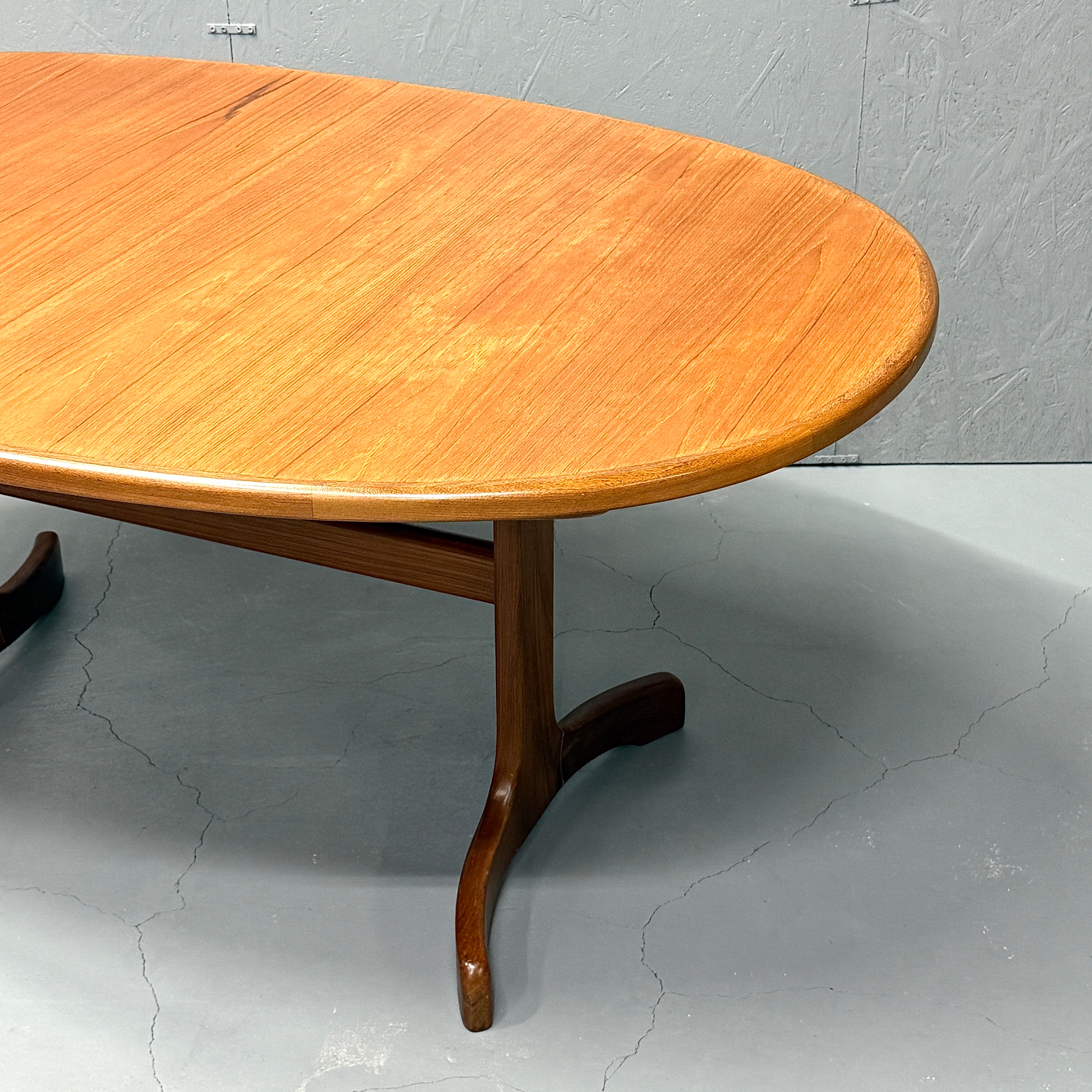 G-PLAN(ジープラン) / WHALE TAILE OVAL TABLE ホエールレッグ