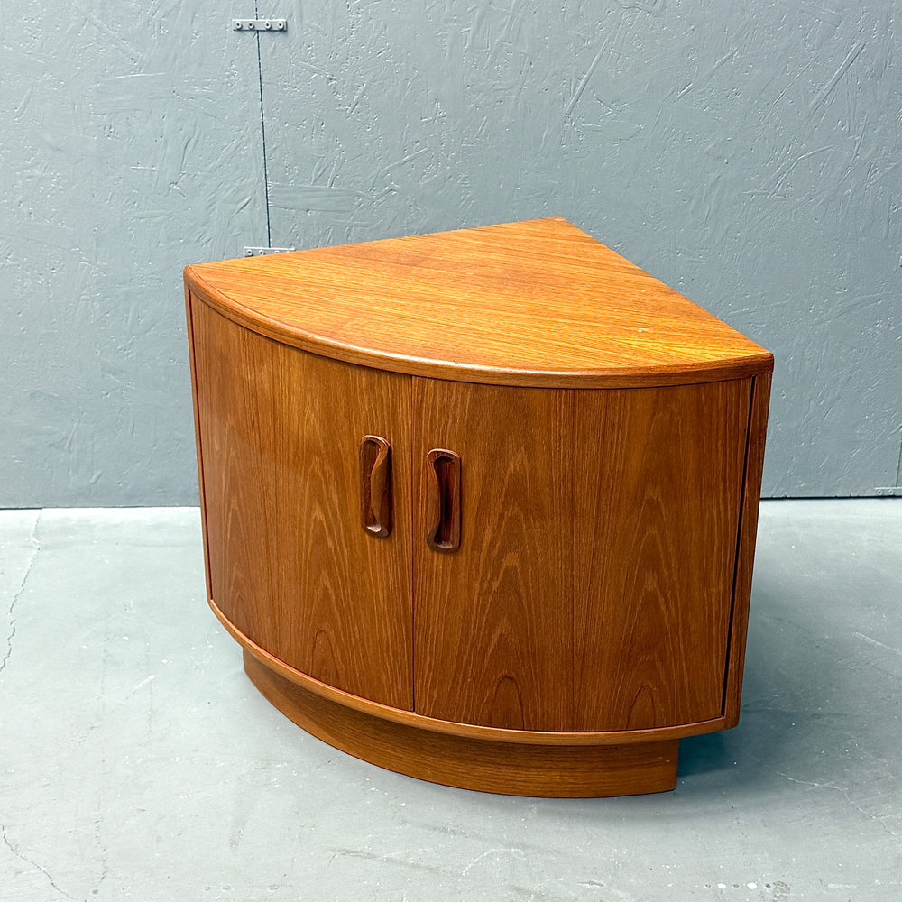 
                      
                        G-PLAN(ジープラン) / Frsco CONER CABINET フレスコ コーナーキャビネット
                      
                    