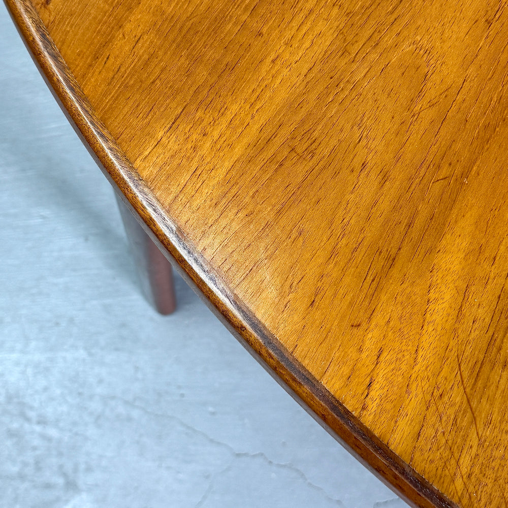 
                      
                        VINTAGE TEAK OVAL TABLE チークオーバルテーブル (401)
                      
                    