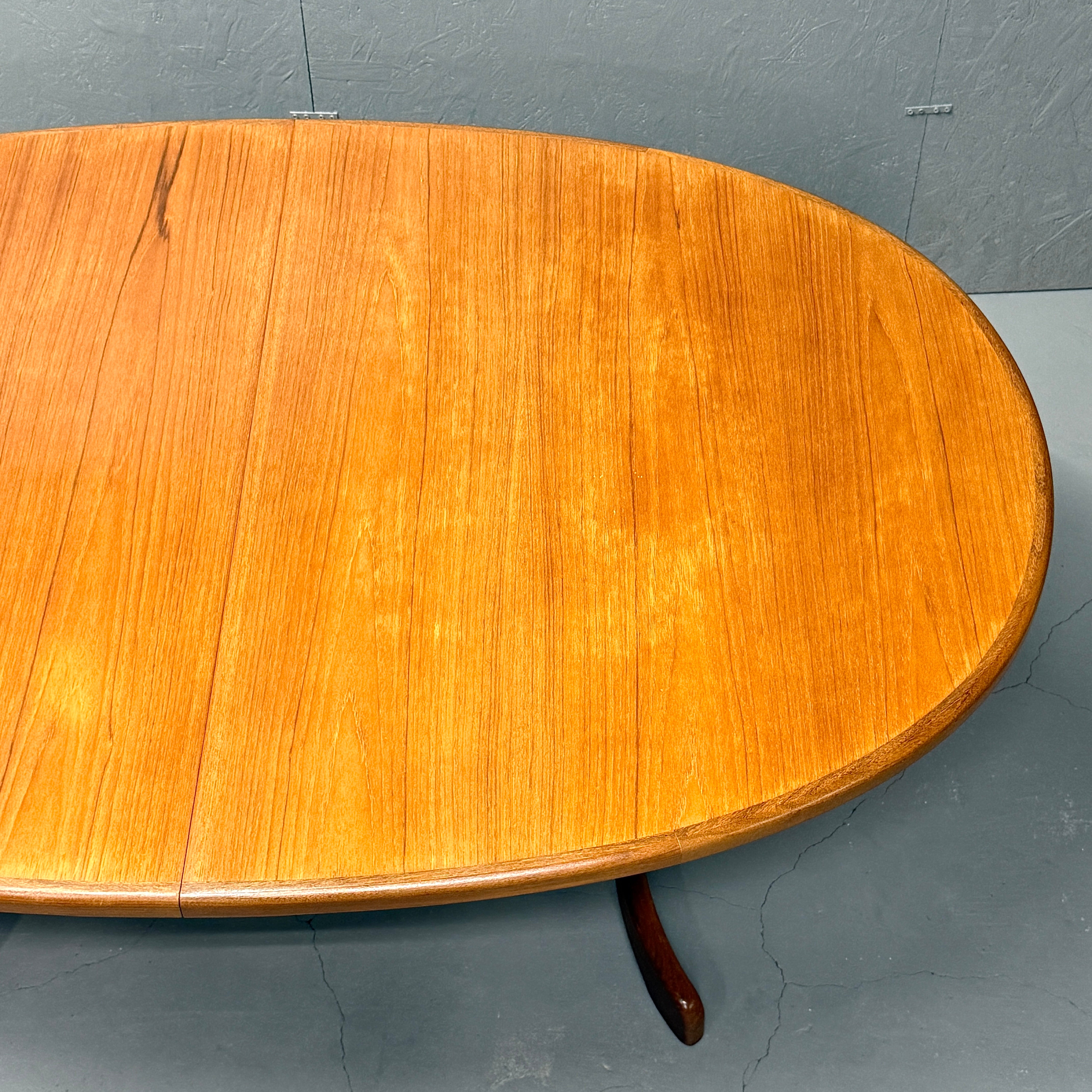 G-PLAN(ジープラン) / WHALE TAILE OVAL TABLE ホエールレッグ