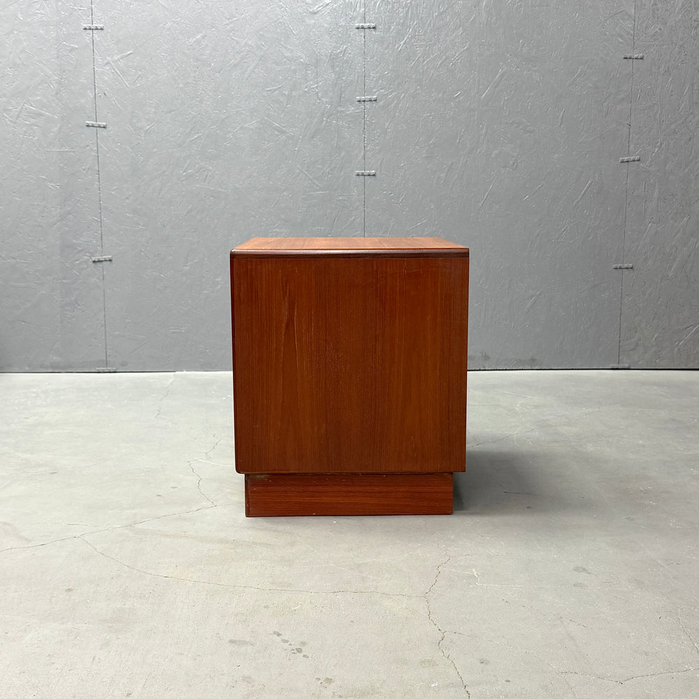 
                      
                        G-PLAN(ジープラン) / Fresco 3-Drawer Chest フレスコ 3段チェスト (501)
                      
                    