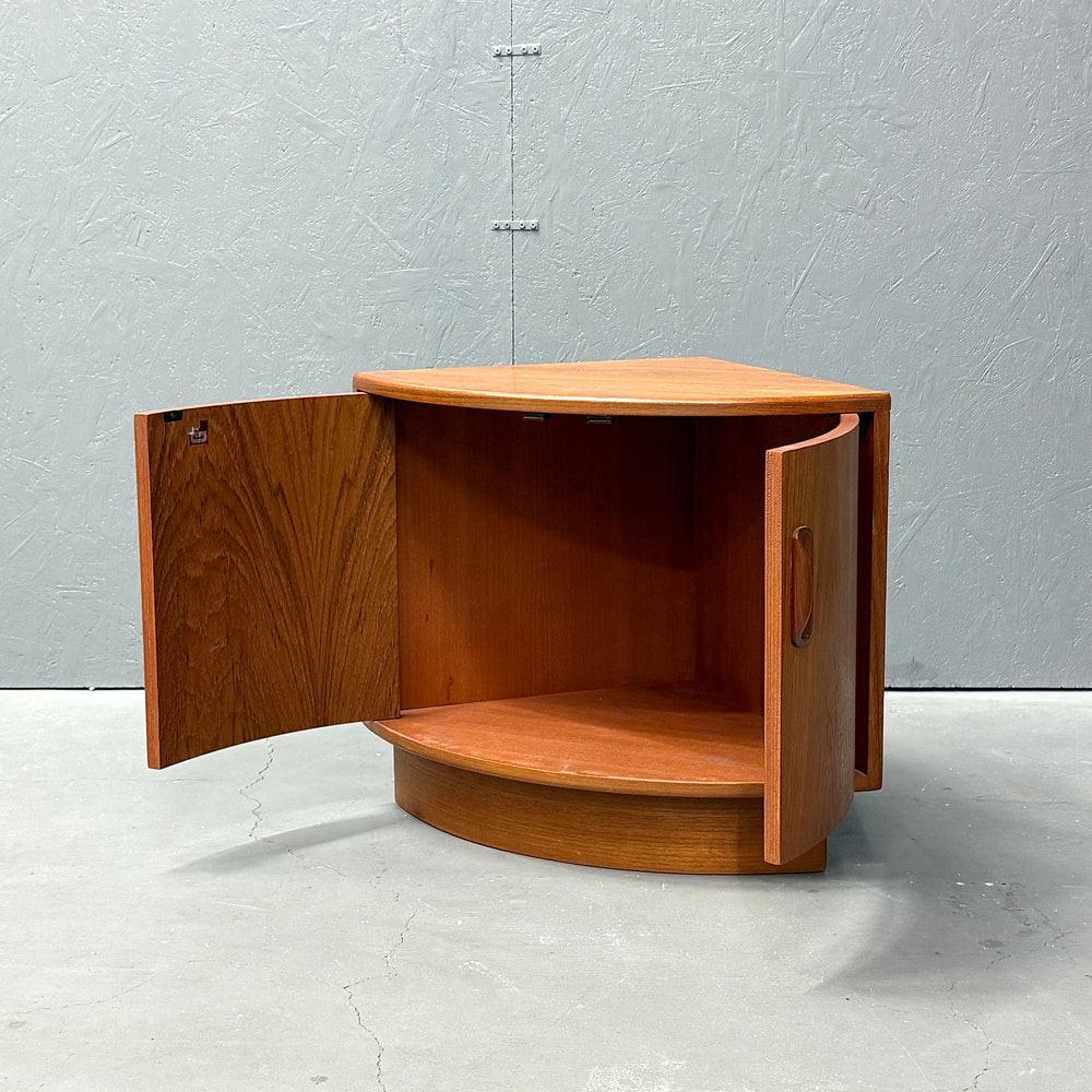 
                      
                        G-PLAN(ジープラン) / Frsco CONER CABINET フレスコ コーナーキャビネット
                      
                    