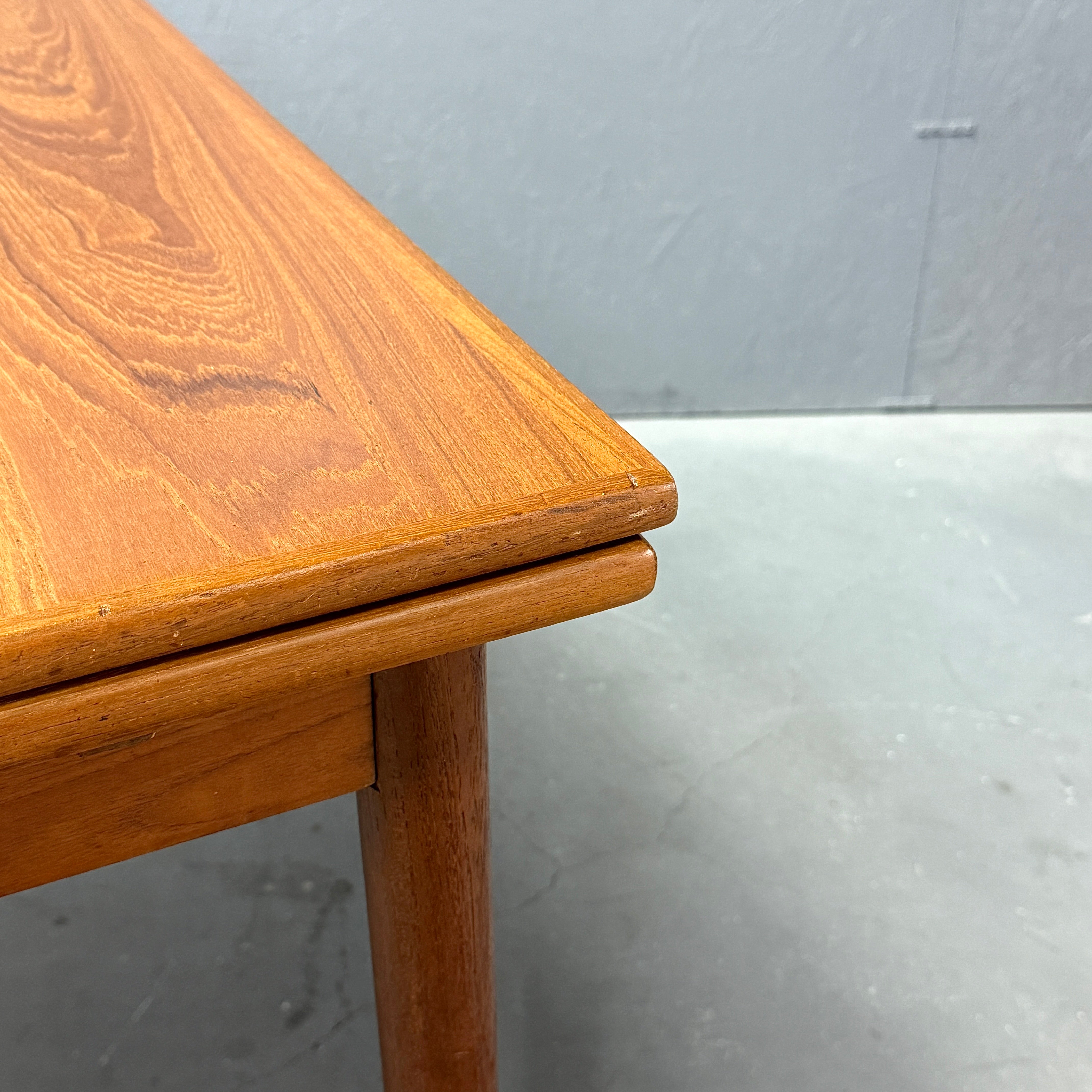 Danish Vintage / Draw-Leaf Dining Table デンマークヴィンテージ