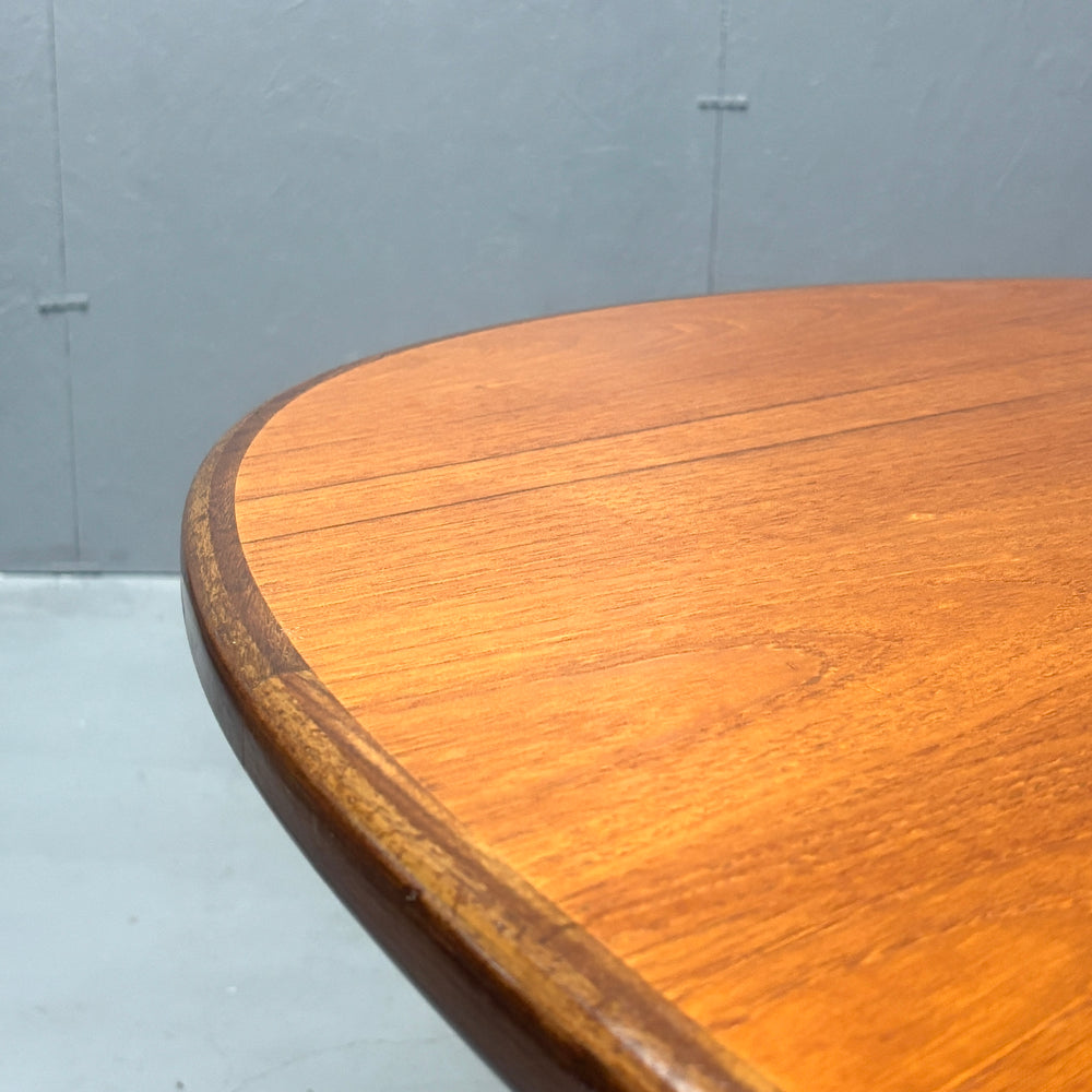 
                      
                        G-PLAN(ジープラン) / WHALE TAILE OVAL TABLE ホエールレッグ オーバルダイニングテーブル (301)
                      
                    