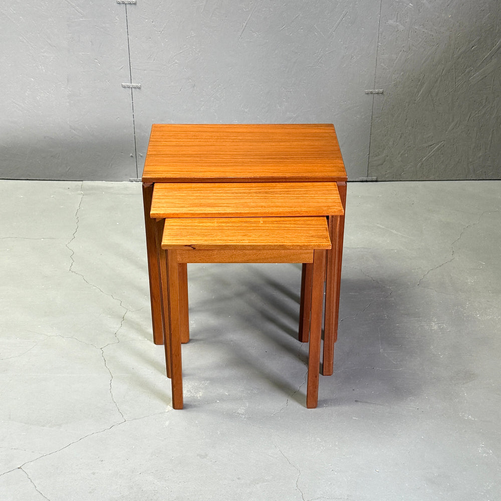 
                      
                        A.H.McINTOSH(マッキントッシュ) / Nest table ネストテーブル (401)
                      
                    