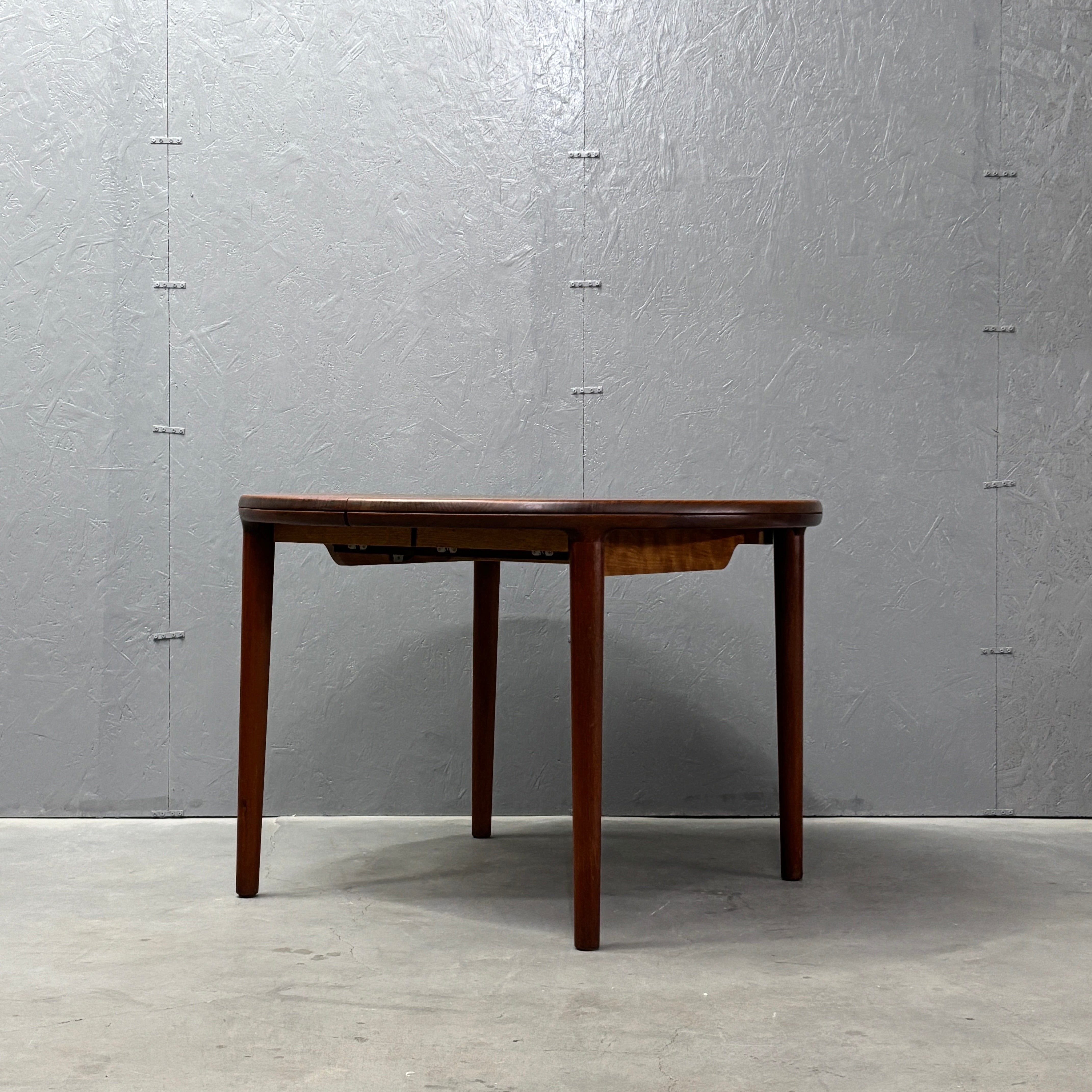 Danish Vintage / Extension Round Dining Table デンマーク